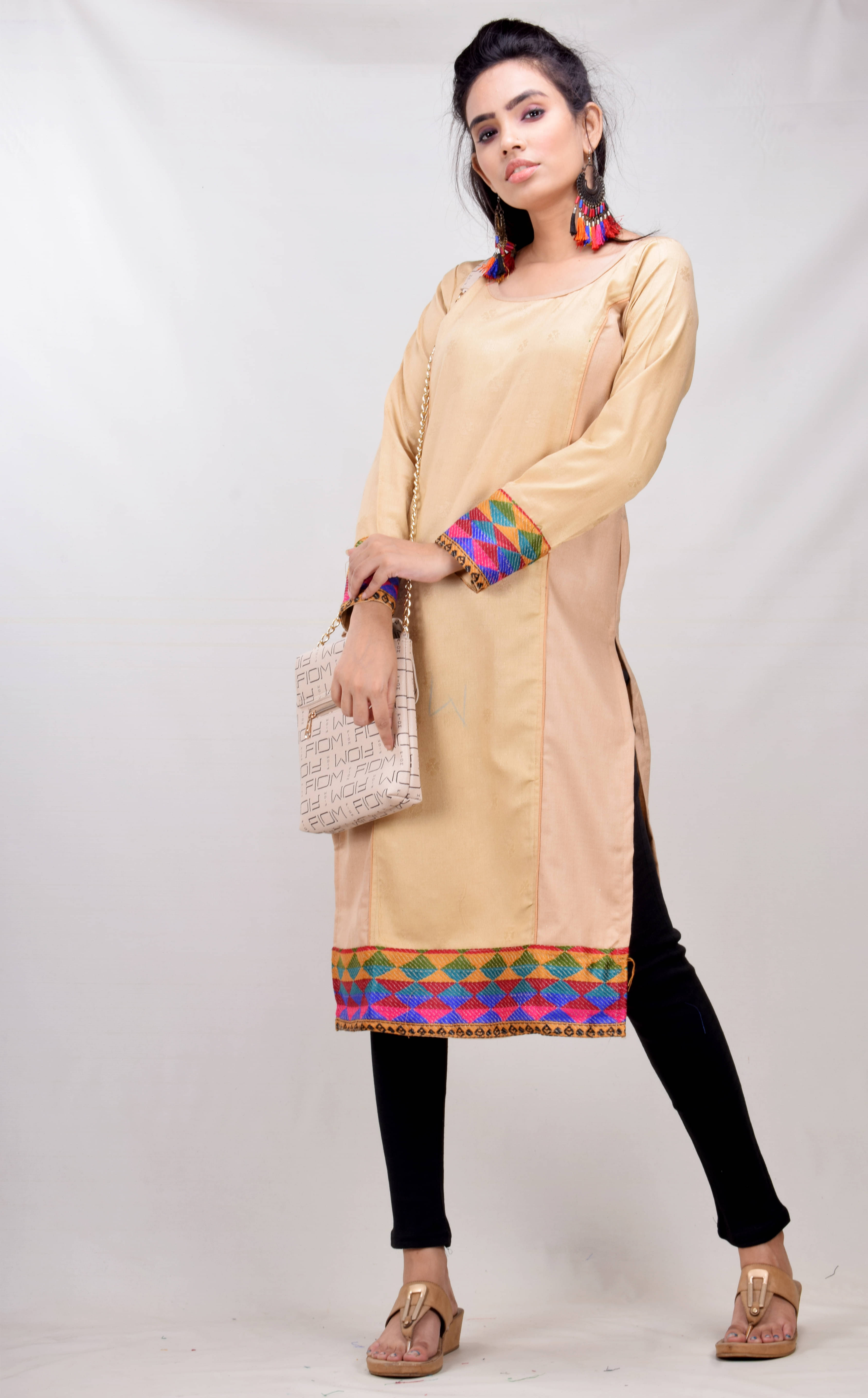     			CLYMAA - Beige Cotton Women's Straight Kurti