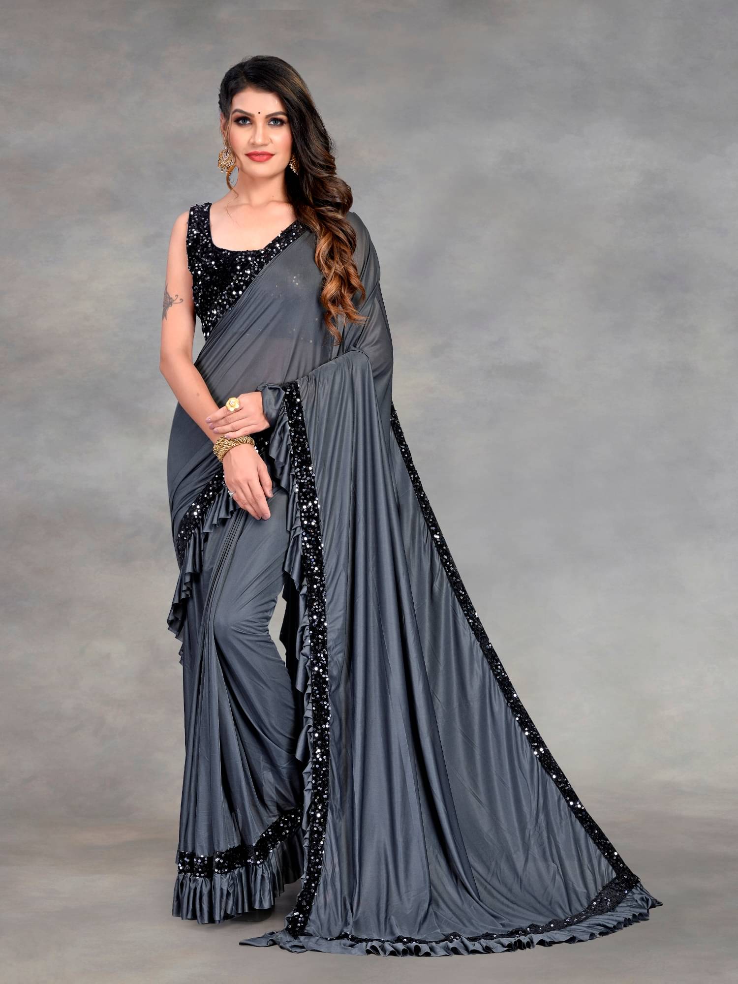 Aika Lycra Saree With Unstitched Blouse Piece ( Grey ) Aika Lycra Saree With Unstitched Blouse Piece ( Grey )