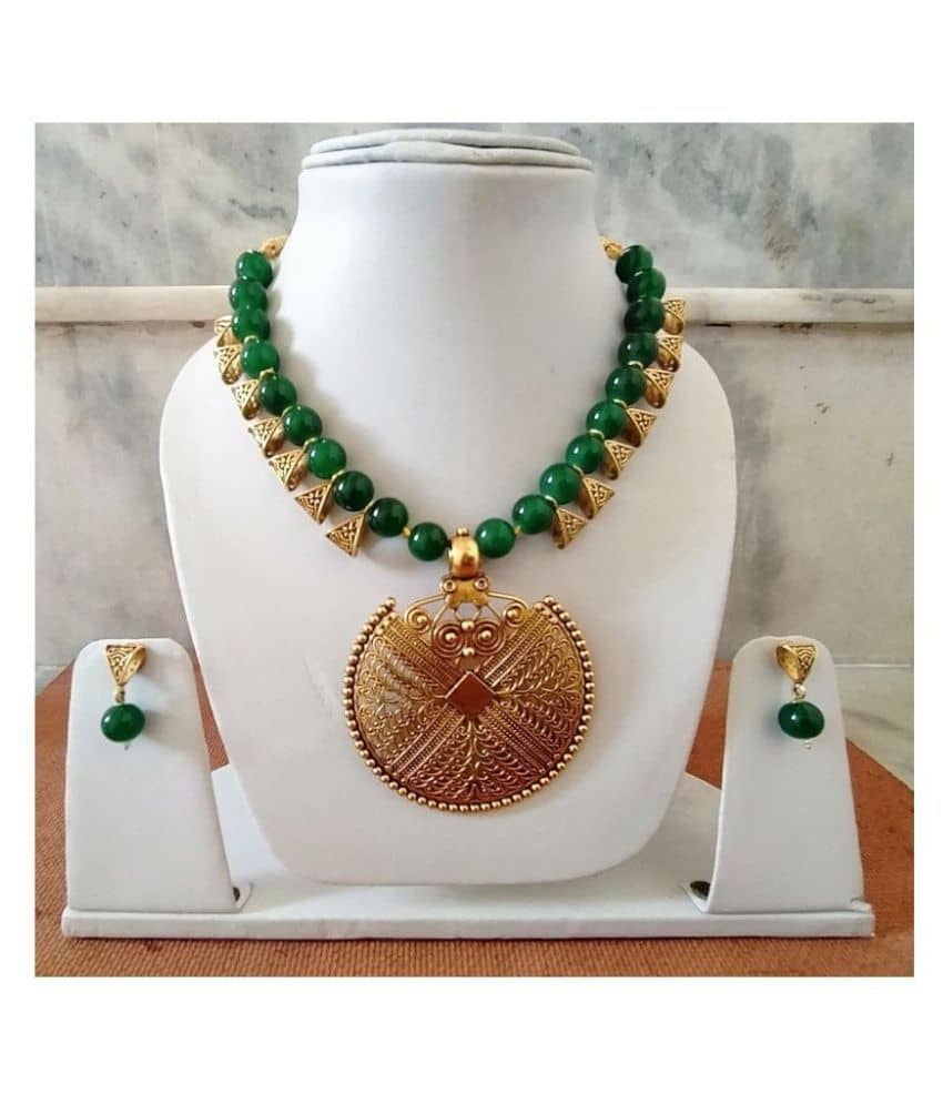 PUJVI - Gold Alloy Necklace Set ( Pack of 1 )
