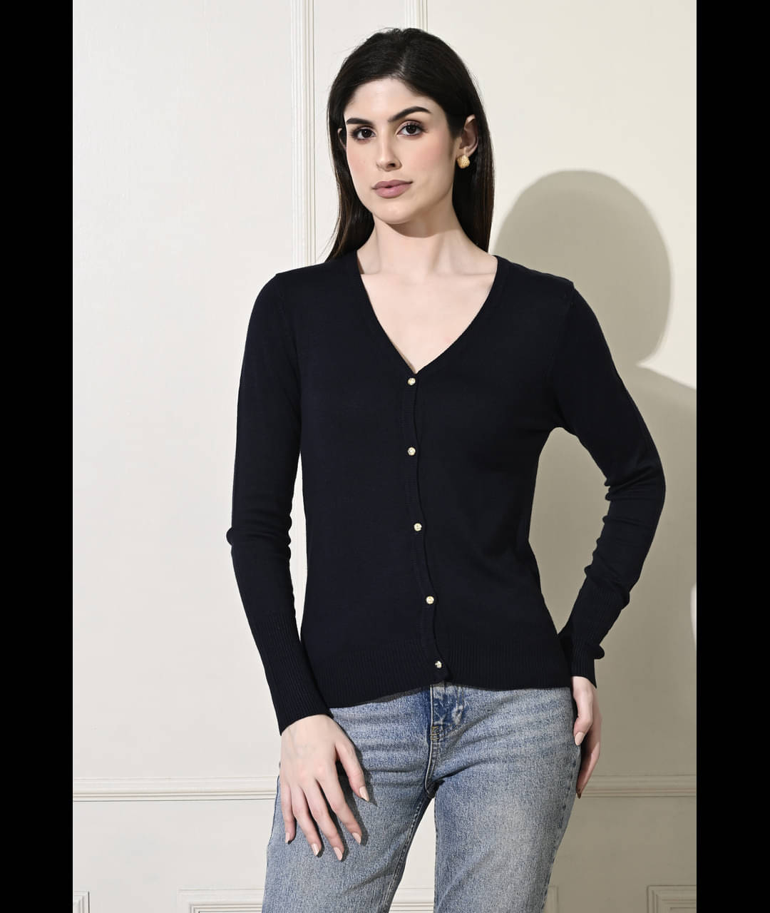CIEARO VINTAGE Acro Wool V Neck Women's Buttoned Cardigans - Black ( Single ) CIEARO VINTAGE Acro Wool V Neck Women's Buttoned Cardigans - Black ( Single )