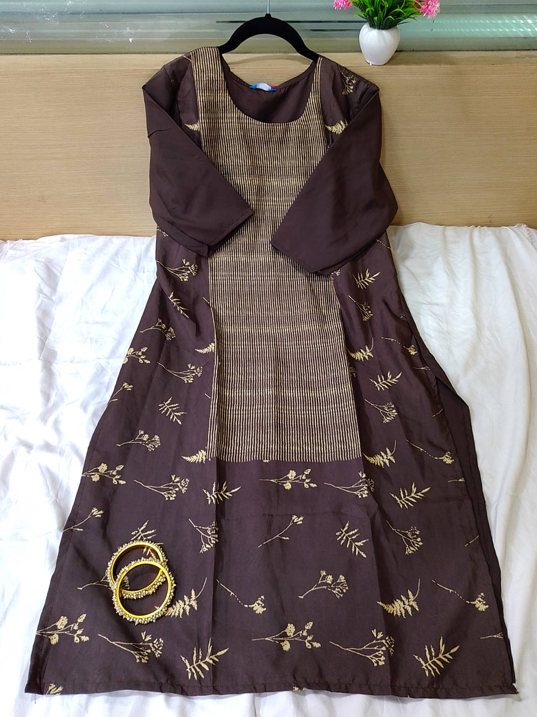 Ethnic Basket Pack of 1 Crepe Printed Straight Women's Kurti - ( Brown ) Ethnic Basket Pack of 1 Crepe Printed Straight Women's Kurti - ( Brown )