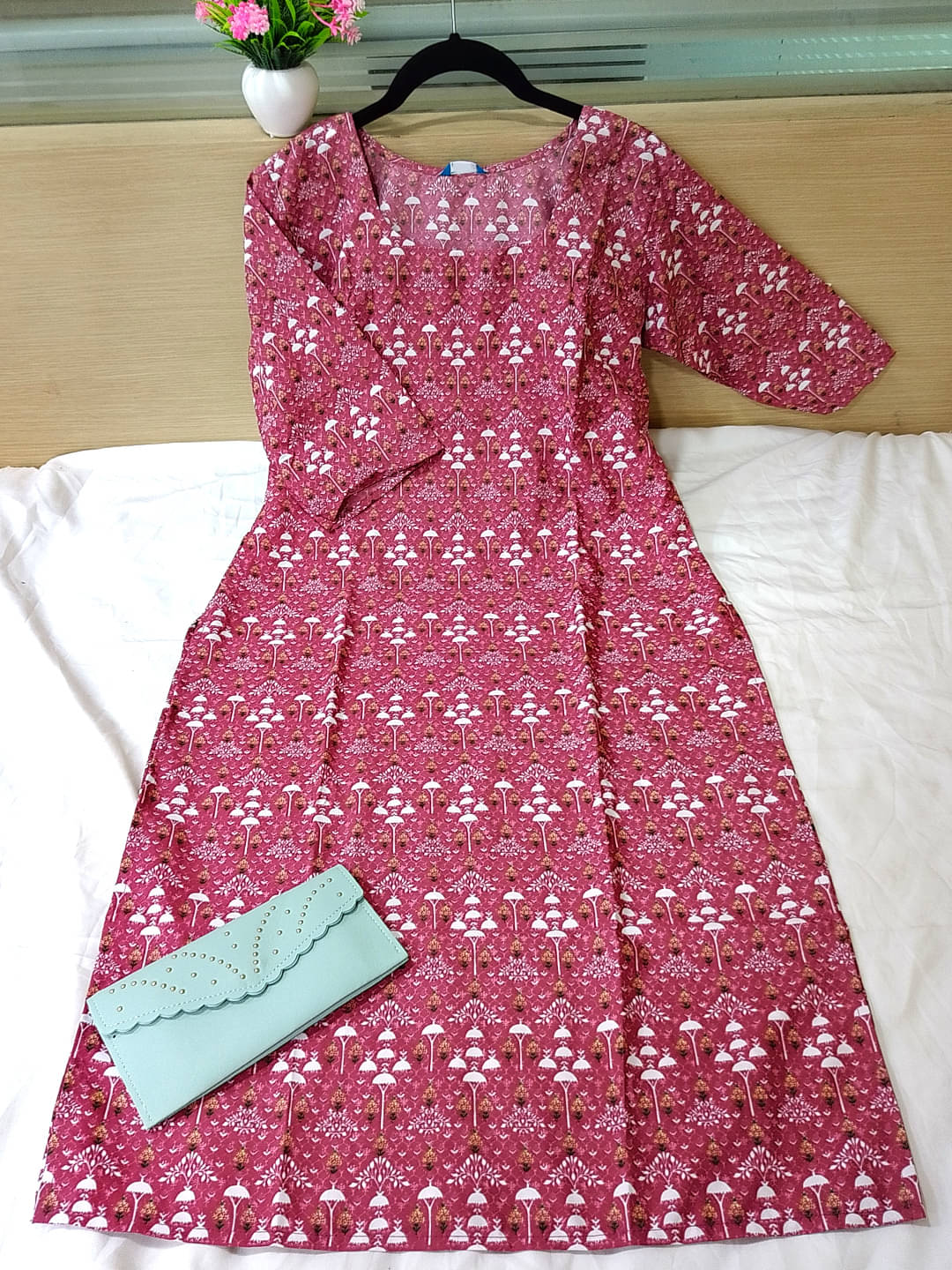 Ethnic Basket Pack of 1 Crepe Printed Straight Women's Kurti - ( Pink ) Ethnic Basket Pack of 1 Crepe Printed Straight Women's Kurti - ( Pink )