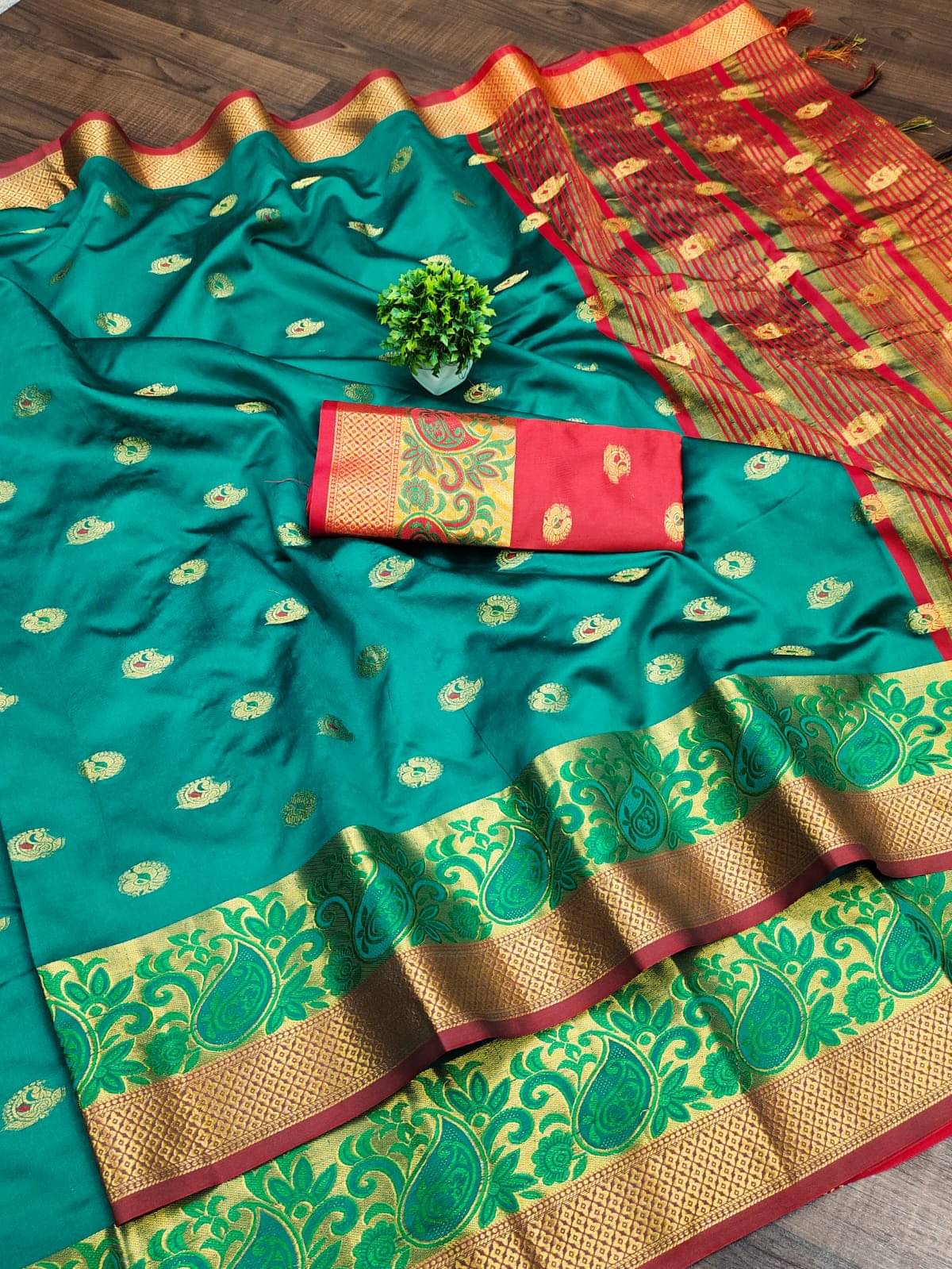 Kalpana Creation Cotton Silk Woven Saree With Unstitched Blouse Piece ( Rama ) Kalpana Creation Cotton Silk Woven Saree With Unstitched Blouse Piece ( Rama )