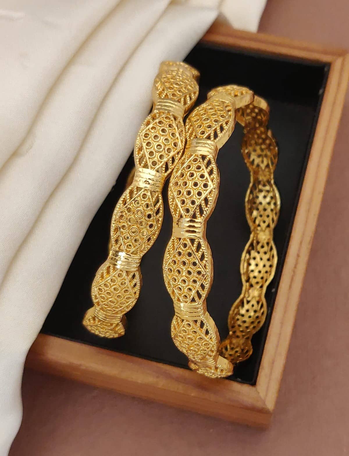 Shivay Fashion Gold Bangle ( Pack of 1 ) - Bangles & Bracelets | Buy online on ZillyBuy