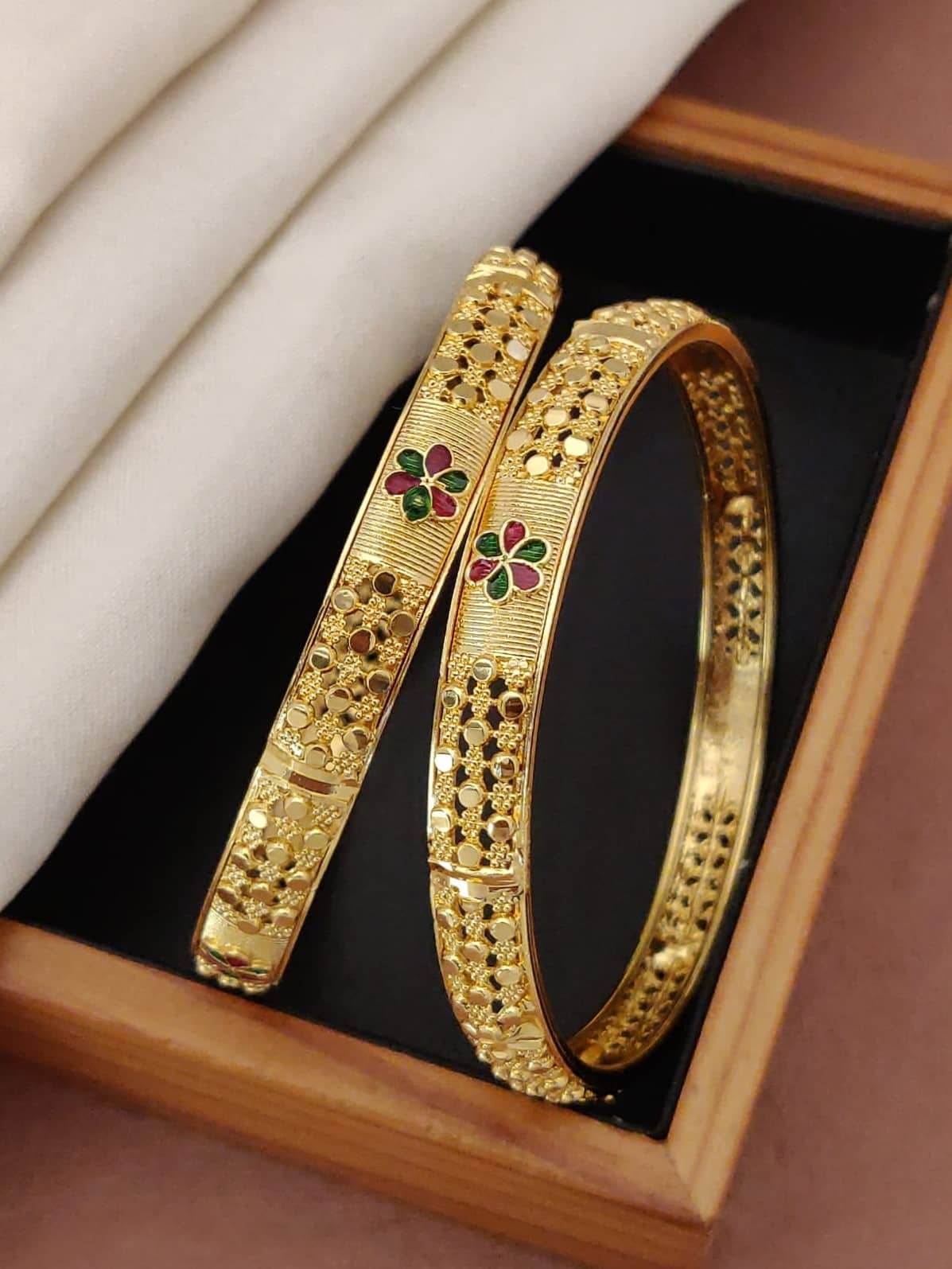 Shivay Fashion Gold Bangle ( Pack of 1 ) - Bangles & Bracelets | Buy online on ZillyBuy