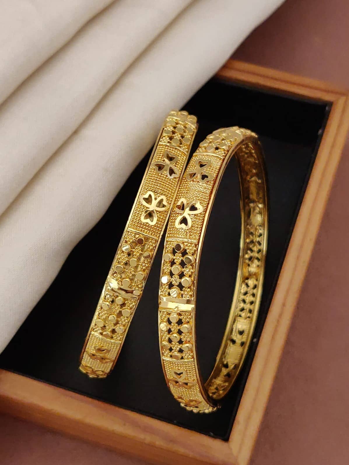 Shivay Fashion Gold Bangle ( Pack of 1 ) - Bangles & Bracelets | Buy online on ZillyBuy