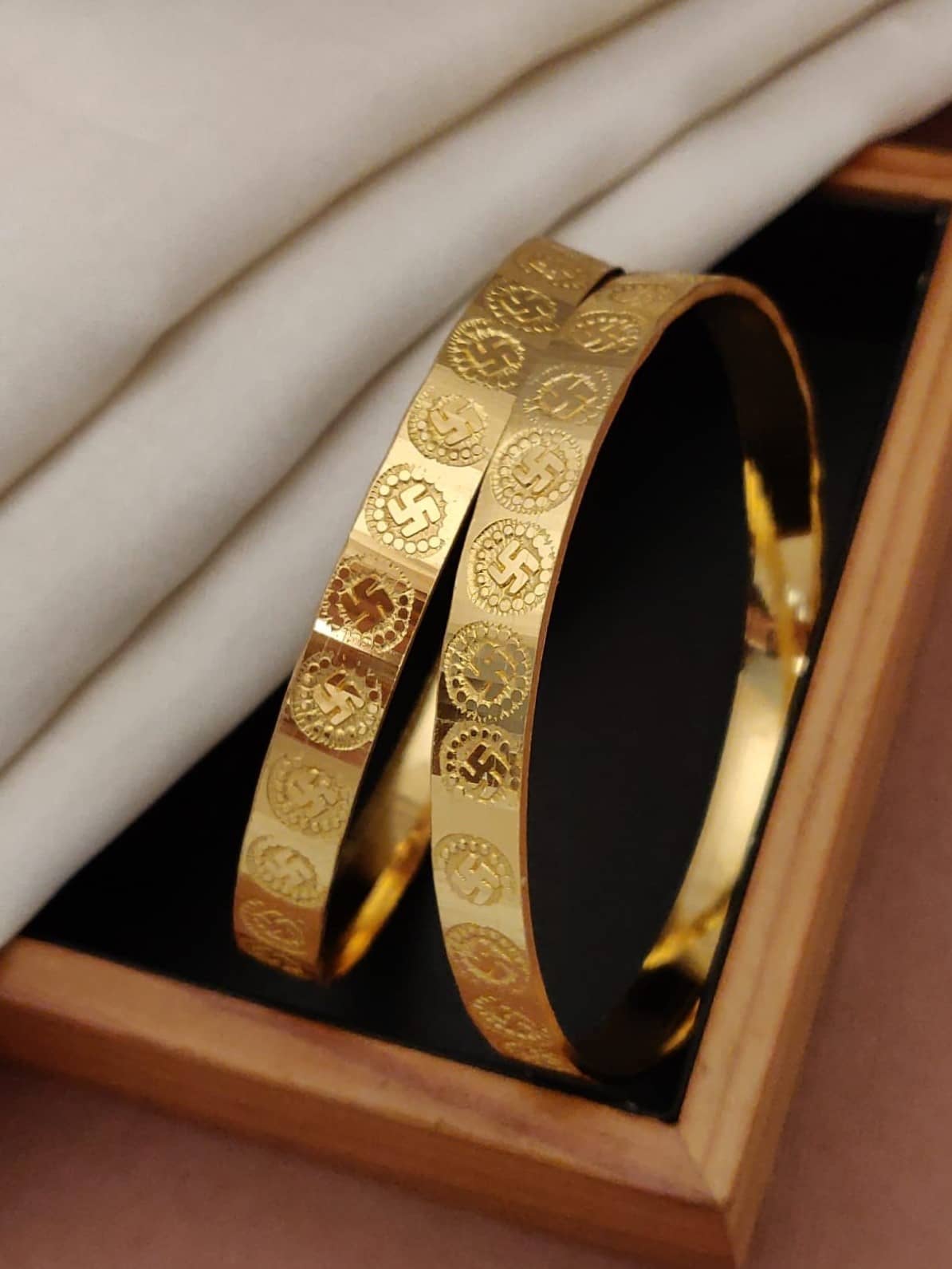 Shivay Fashion Gold Bangle ( Pack of 1 ) - Bangles & Bracelets | Buy online on ZillyBuy