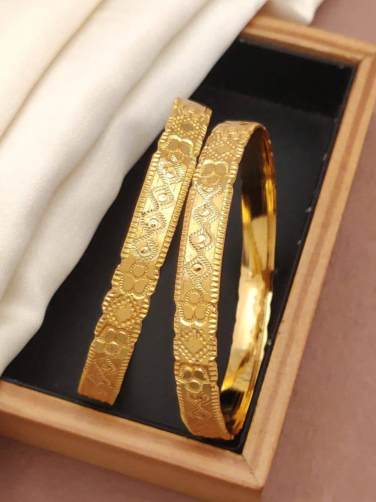 Shivay Fashion Gold Bangle Set ( Pack of 1 ) - Bangles & Bracelets | Buy online on ZillyBuy