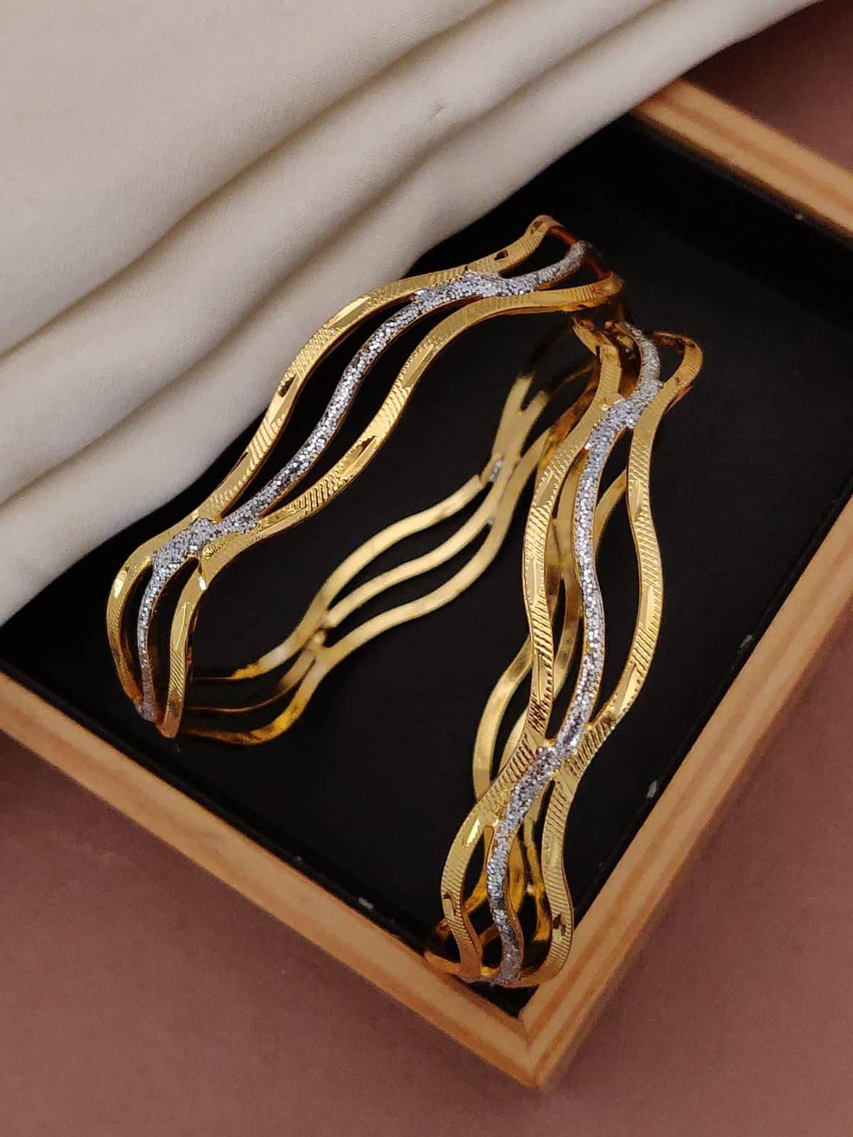 Shivay Fashion Gold Bangle Set ( Pack of 1 ) - Bangles & Bracelets | Buy online on ZillyBuy