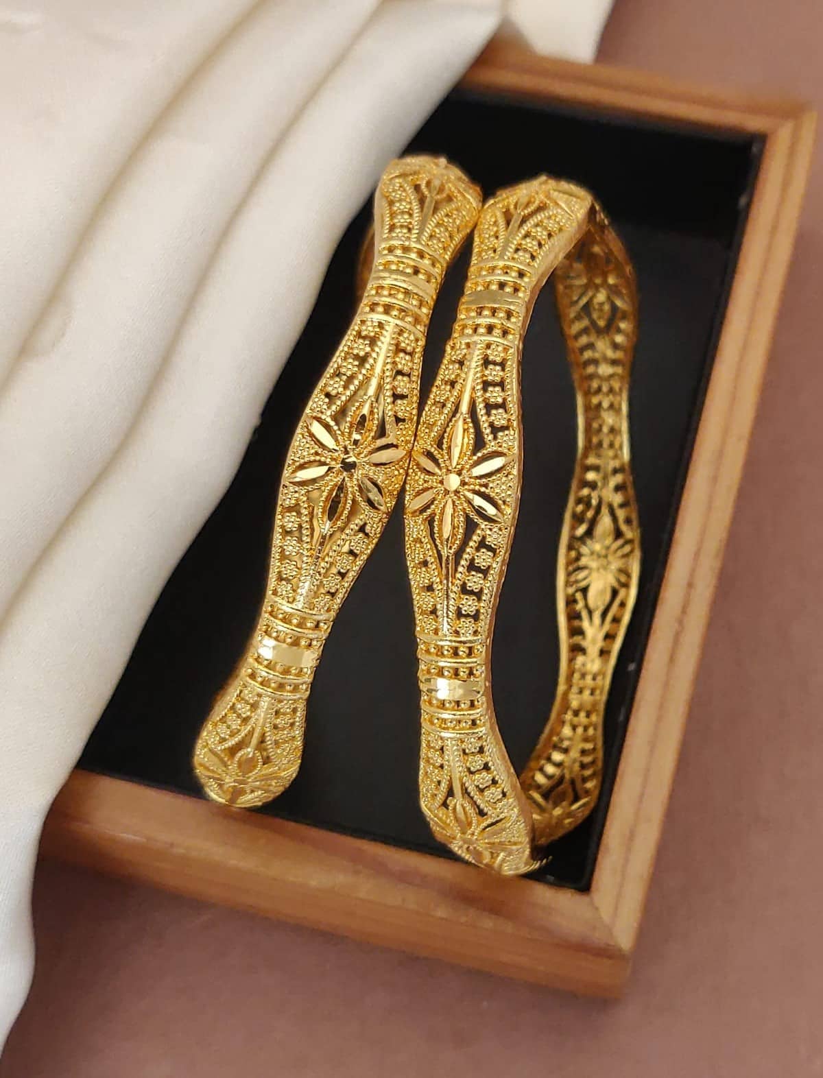 Shivay Fashion Gold Bangle Set ( Pack of 1 ) - Bangles & Bracelets | Buy online on ZillyBuy