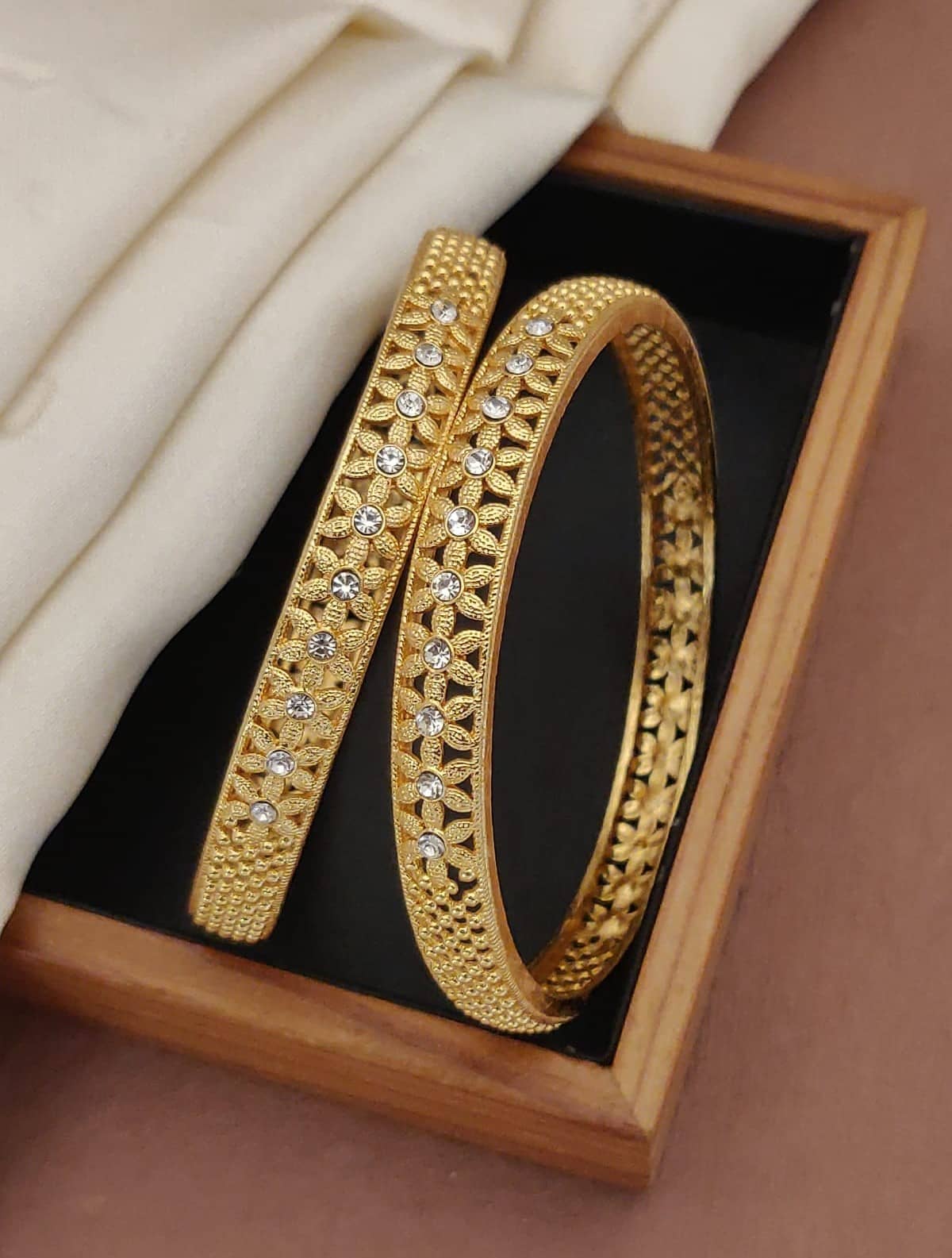 Shivay Fashion Gold Bangle Set ( Pack of 1 ) - Bangles & Bracelets | Buy online on ZillyBuy