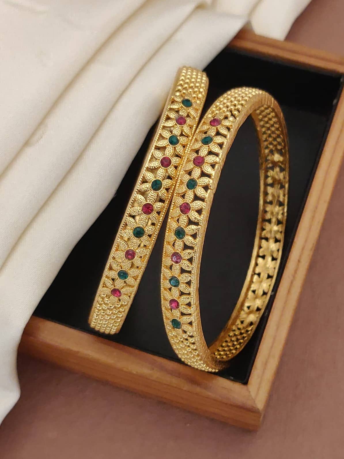 Shivay Fashion Gold Bangle Set ( Pack of 1 ) - Bangles & Bracelets | Buy online on ZillyBuy