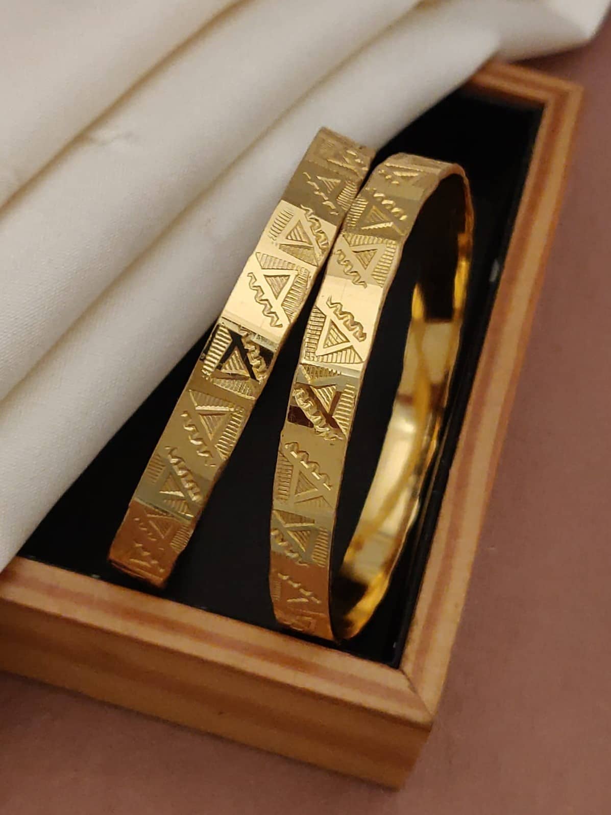 Shivay Fashion Gold Bangle Set ( Pack of 1 ) - Bangles & Bracelets | Buy online on ZillyBuy