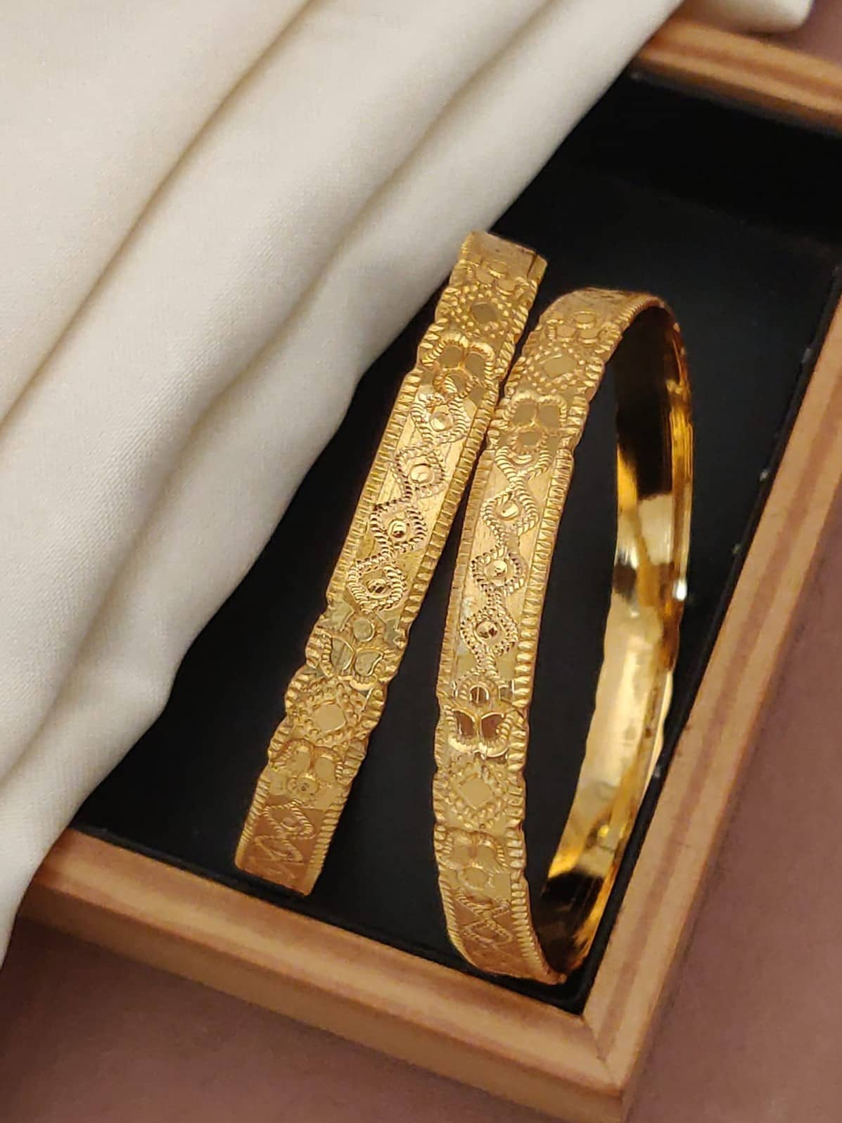 Shivay Fashion Gold Bangle Set ( Pack of 1 ) - Bangles & Bracelets | Buy online on ZillyBuy