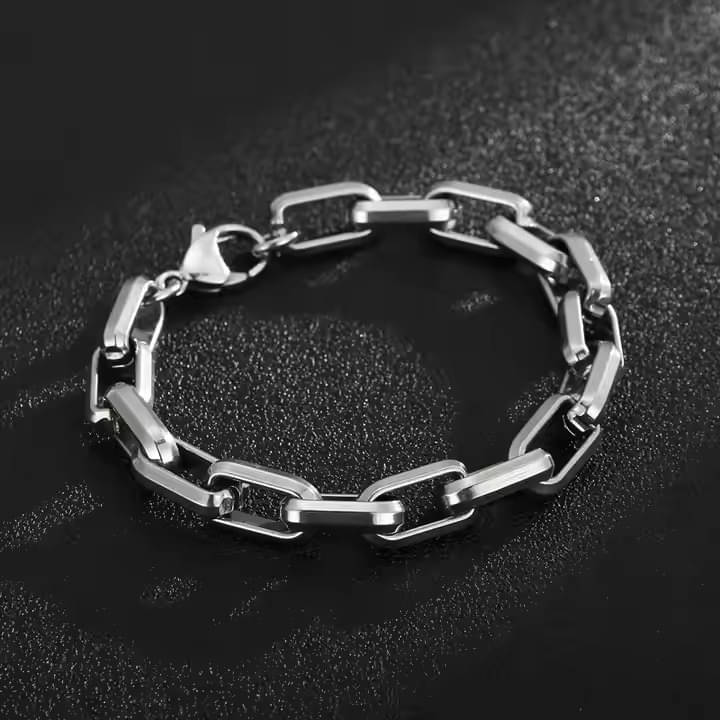     			Thrillz Silver Bracelet ( Pack of 1 )