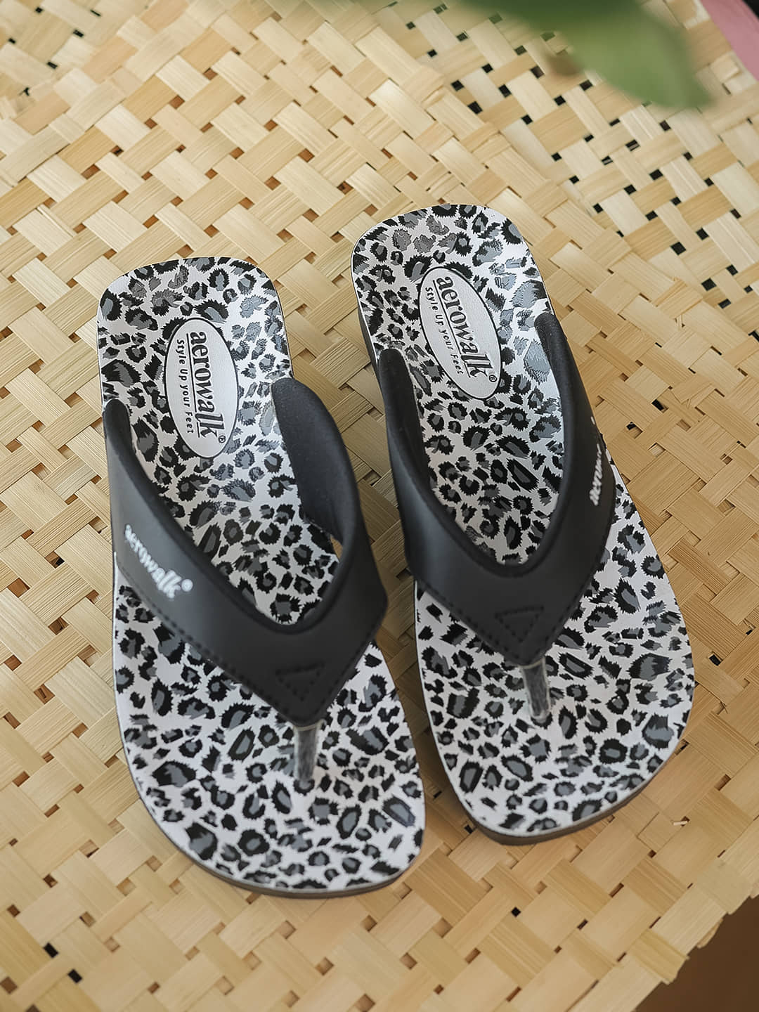 Aerowalk Black Women's Slipper