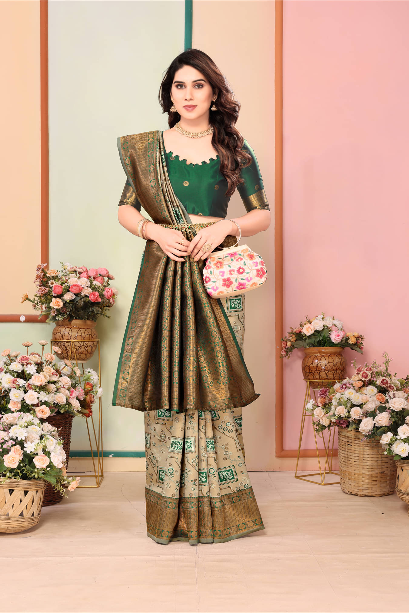     			Om Shantam Sarees Banarasi Silk Woven Saree With Unstitched Blouse Piece ( Light Green )