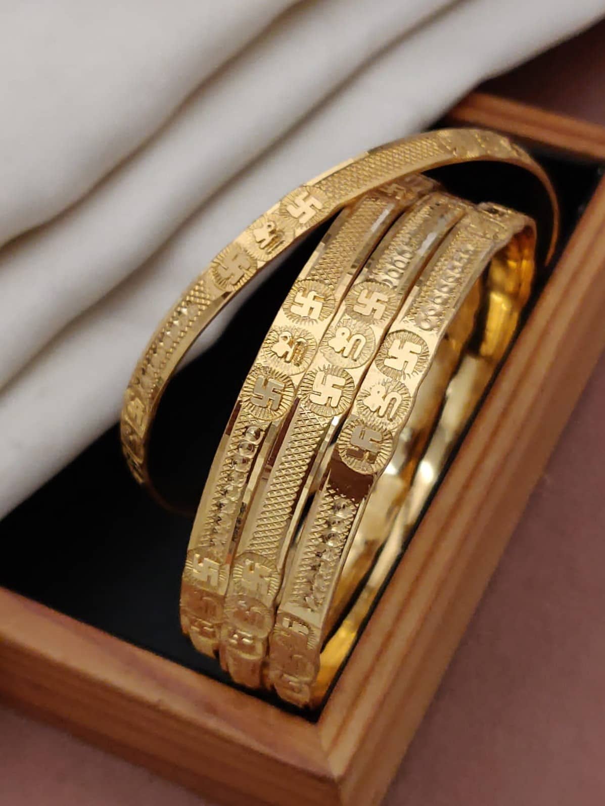 Shivay Fashion Gold Bangle Set ( Pack of 2 ) - Bangles & Bracelets | Buy online on ZillyBuy