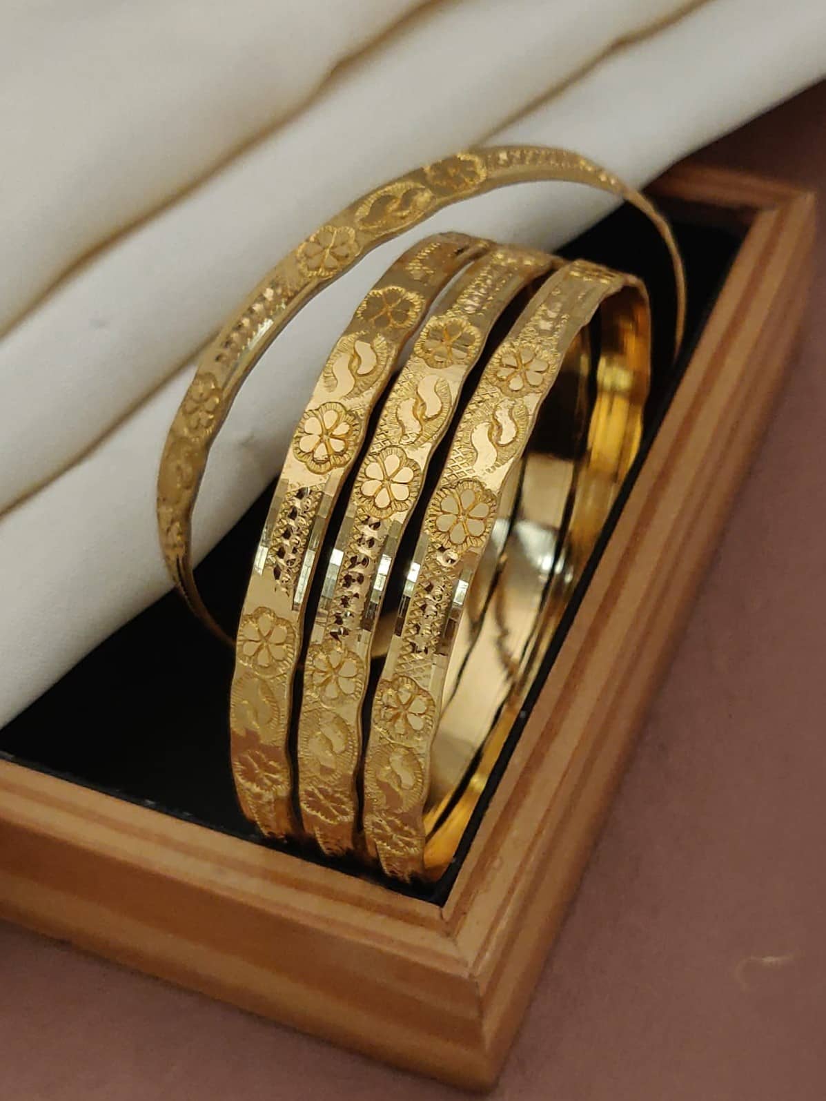 Shivay Fashion Gold Bangle Set ( Pack of 2 ) - Bangles & Bracelets | Buy online on ZillyBuy