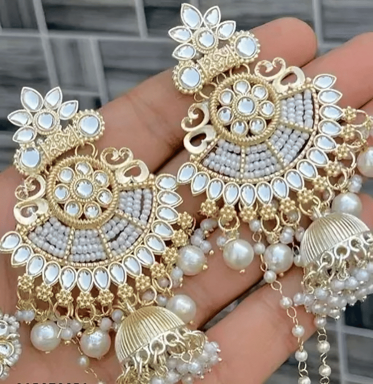     			Harsha Creation White Chandbalis Earrings ( Pack of 1 )