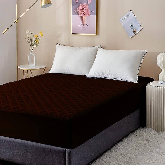Luxurious homes - Quilted Water Proof Double King Size Mattress Protector - 198 cm (78") x 183 cm (72") - Red