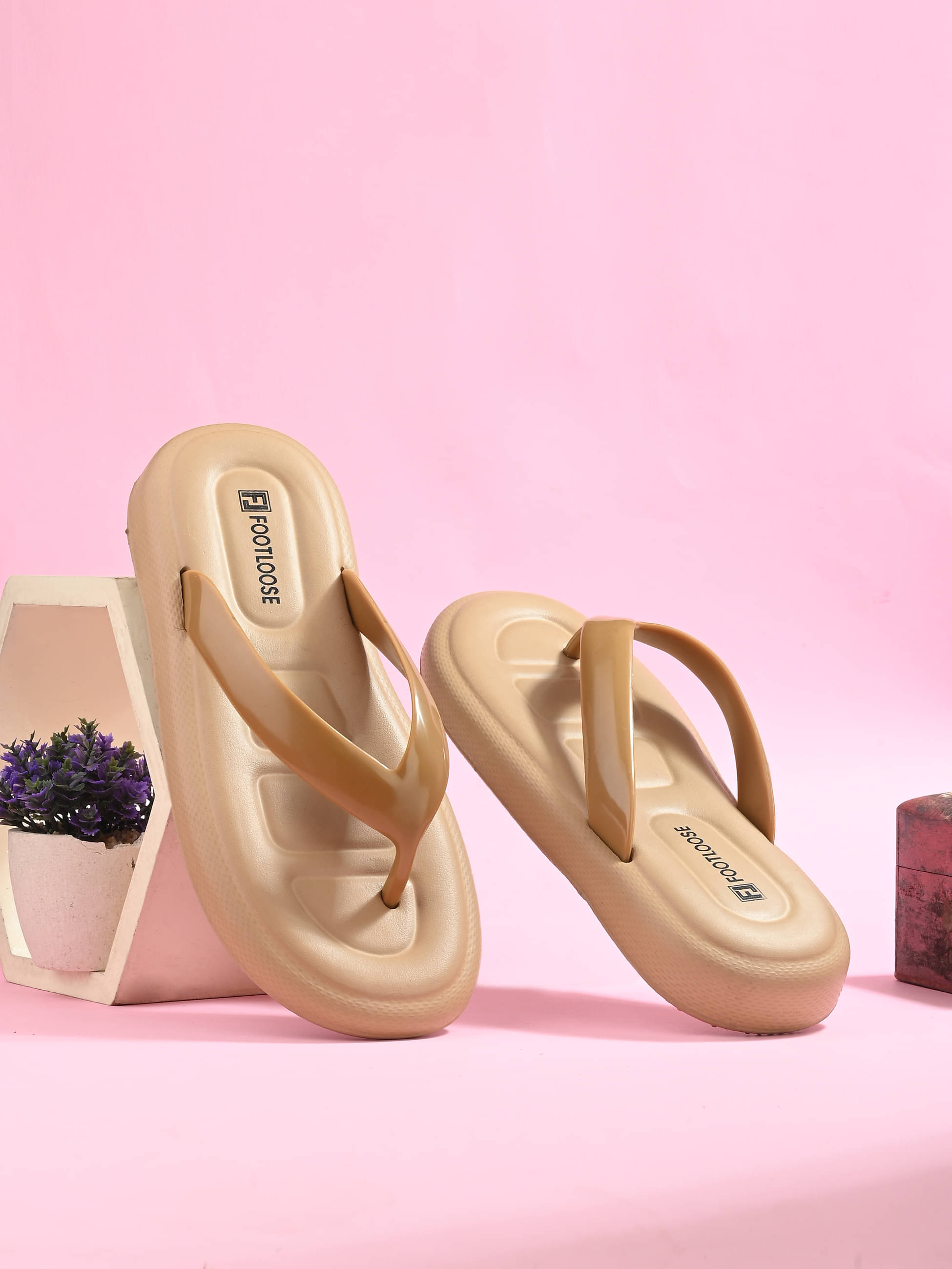     			Footloose Gold Women's Daily Slipper