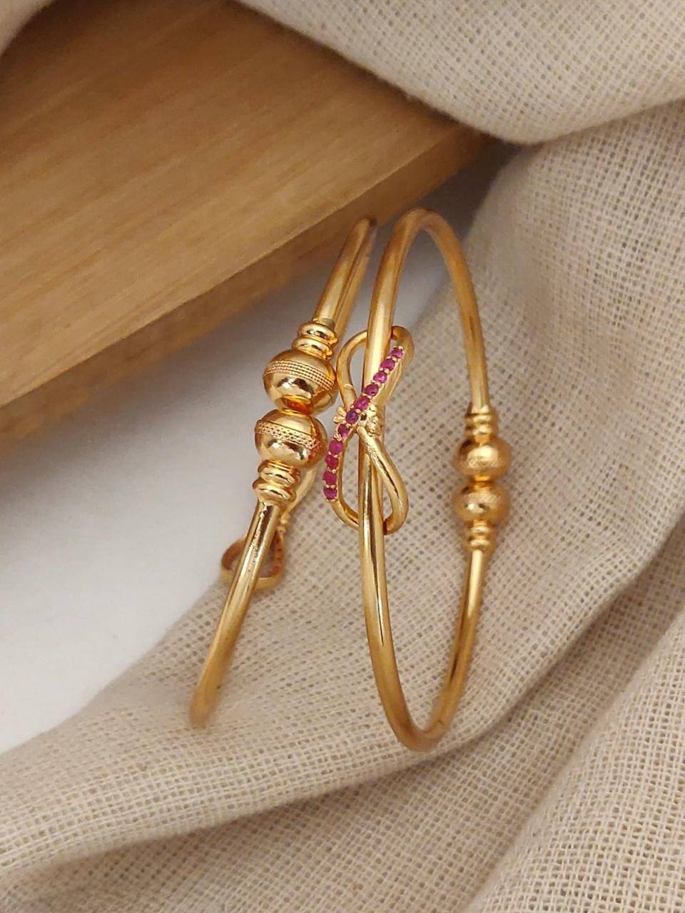 Shivay Fashion Gold Bangle Set ( Pack of 1 ) Shivay Fashion Gold Bangle Set ( Pack of 1 )