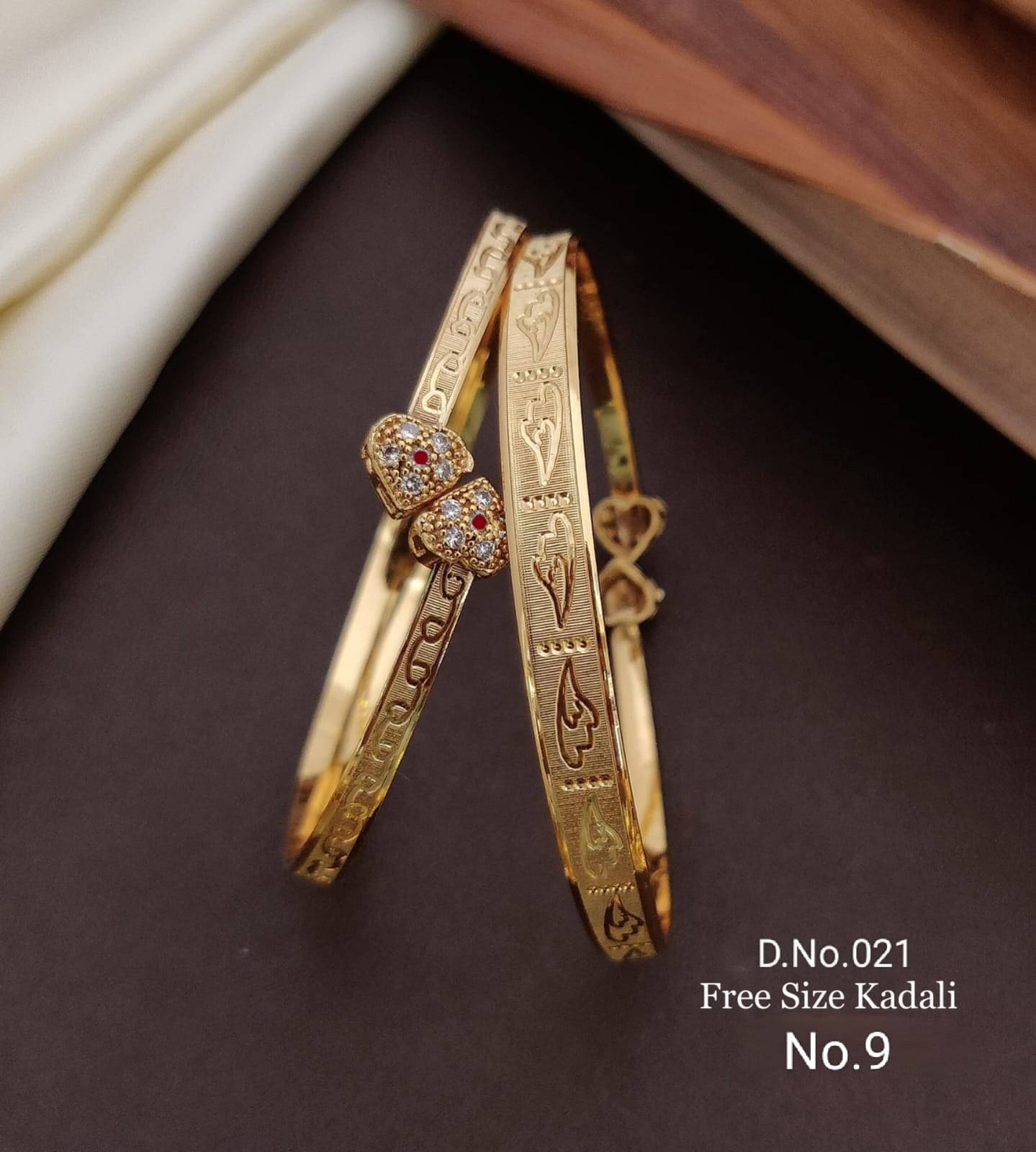 Shivay Fashion Gold Bangle Set ( Pack of 1 ) Shivay Fashion Gold Bangle Set ( Pack of 1 )