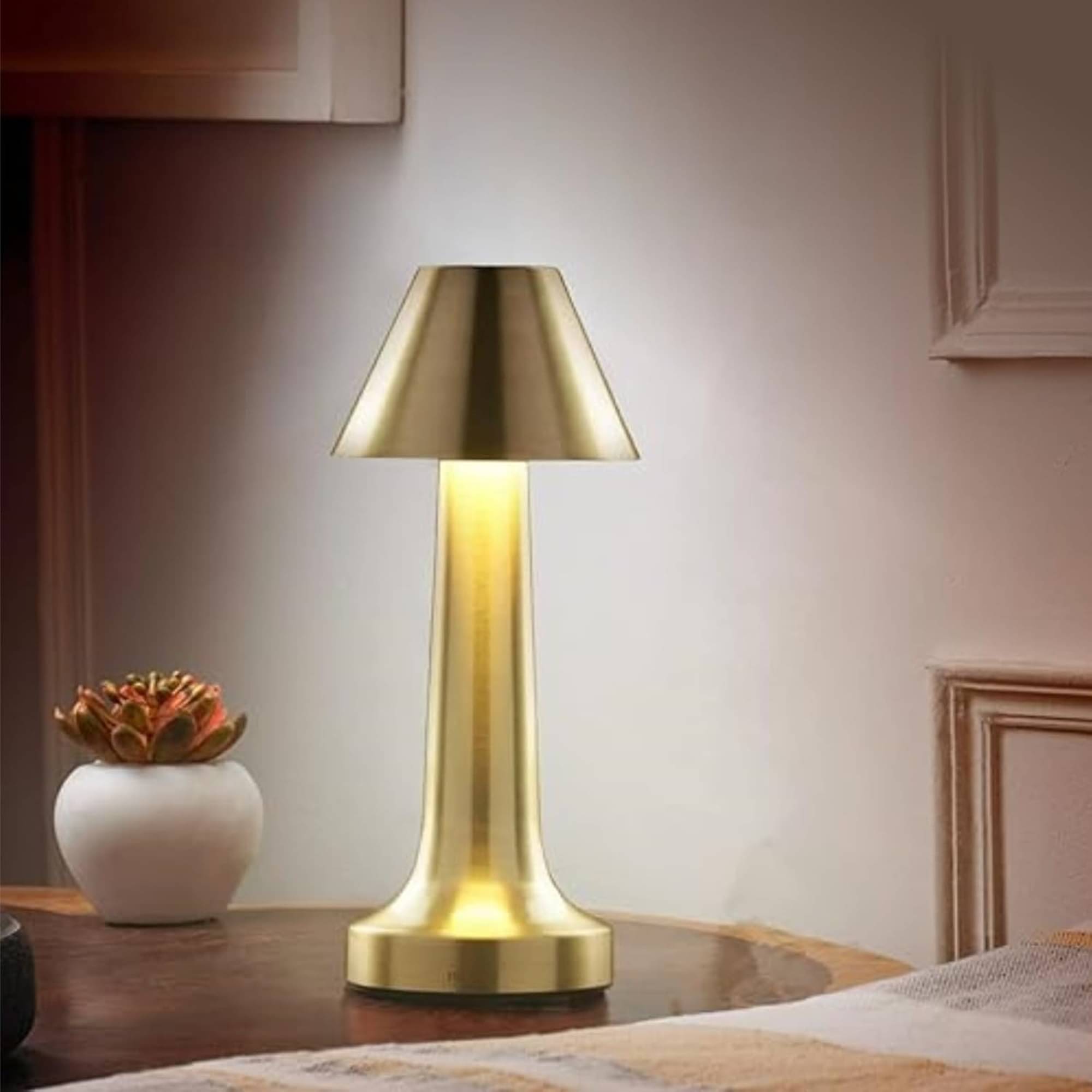     			Shopeleven Gold Table Lamp ( Pack of 1 )