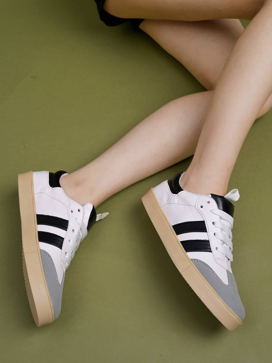     			Stylestry White Women's Sneakers