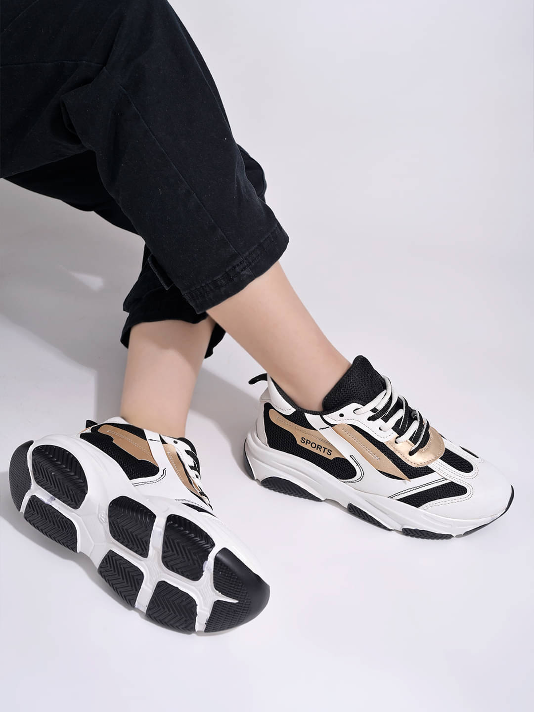     			Stylestry White Women's Sneakers