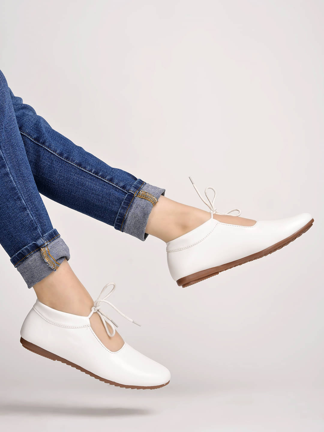     			Stylestry White Women's Sneakers
