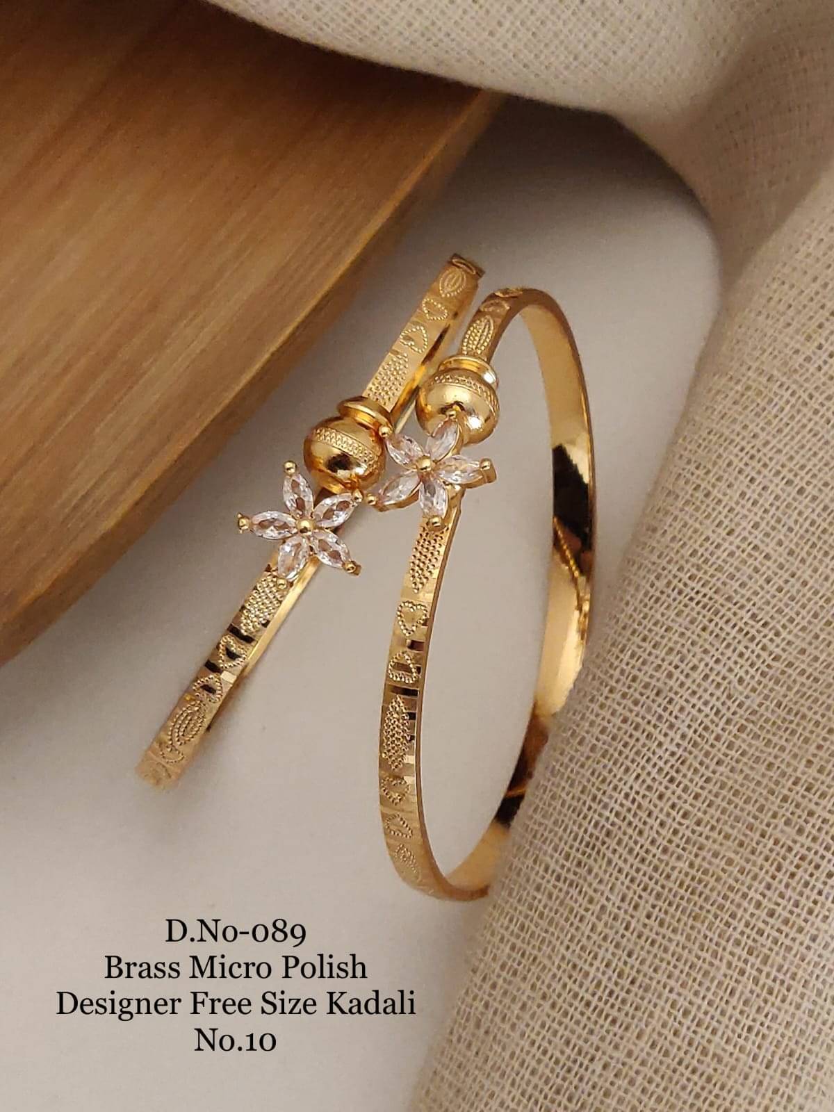 Shivay Fashion Gold Bangle Set ( Pack of 1 ) Shivay Fashion Gold Bangle Set ( Pack of 1 )