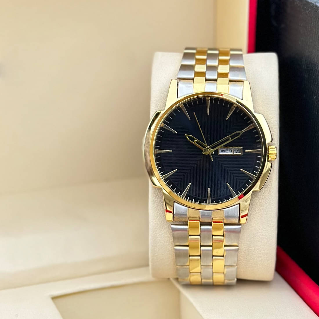     			REESKY Gold Stainless Steel Analog Men's Watch