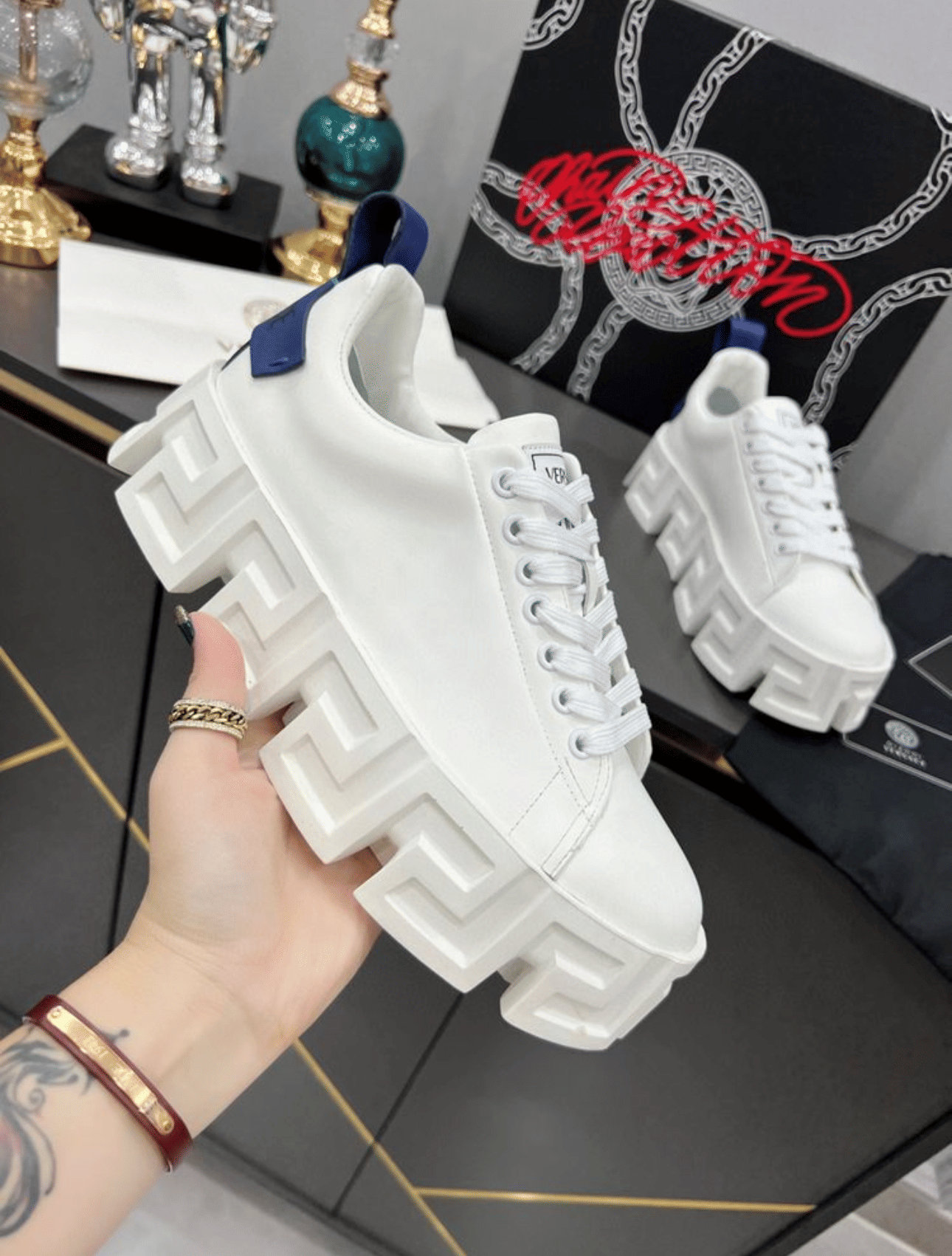     			ROBBIE JONES White Men's Lifestyle Shoes