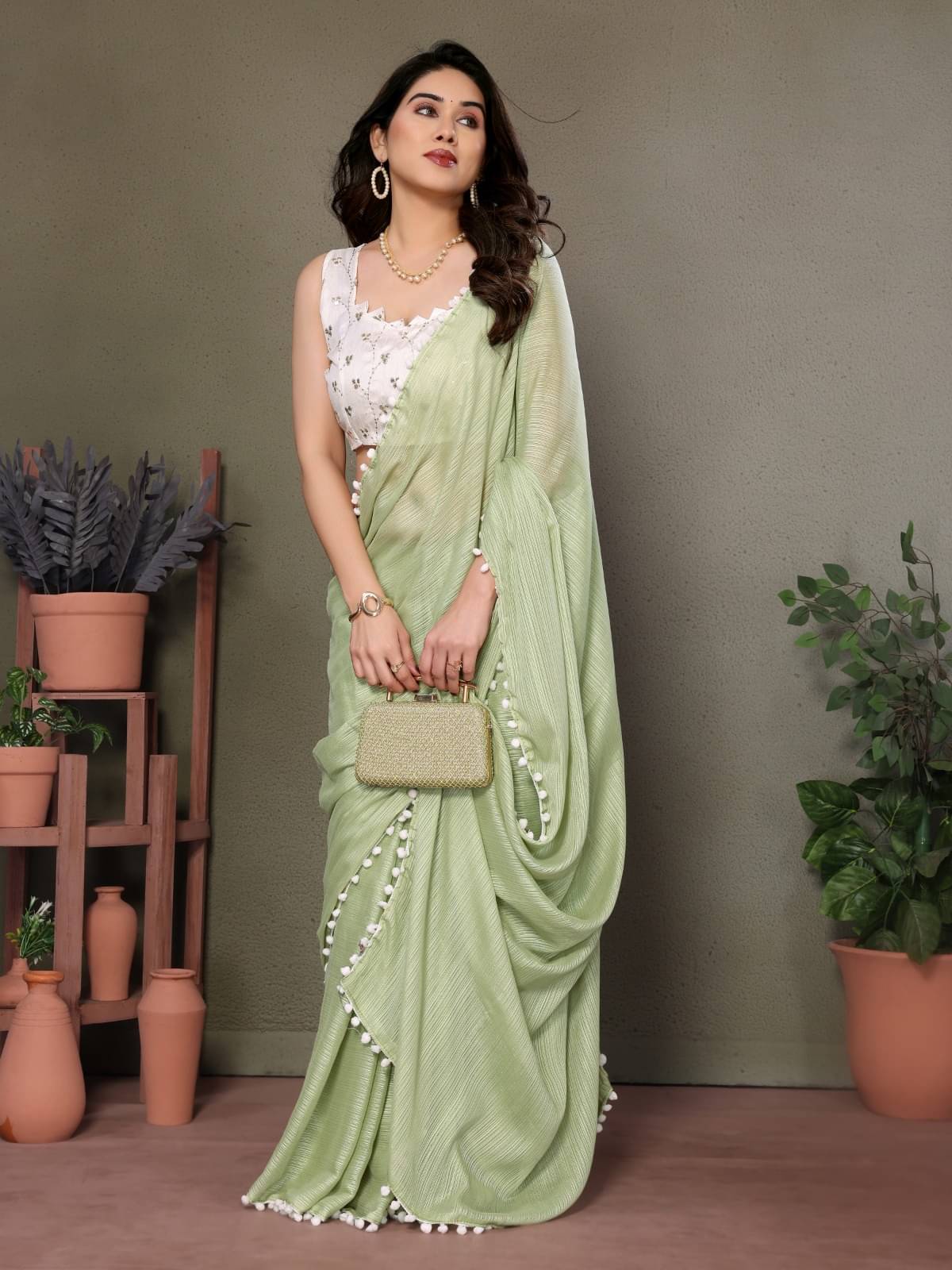     			BLEESBURY Chiffon Striped Saree With Unstitched Blouse Piece ( Green )