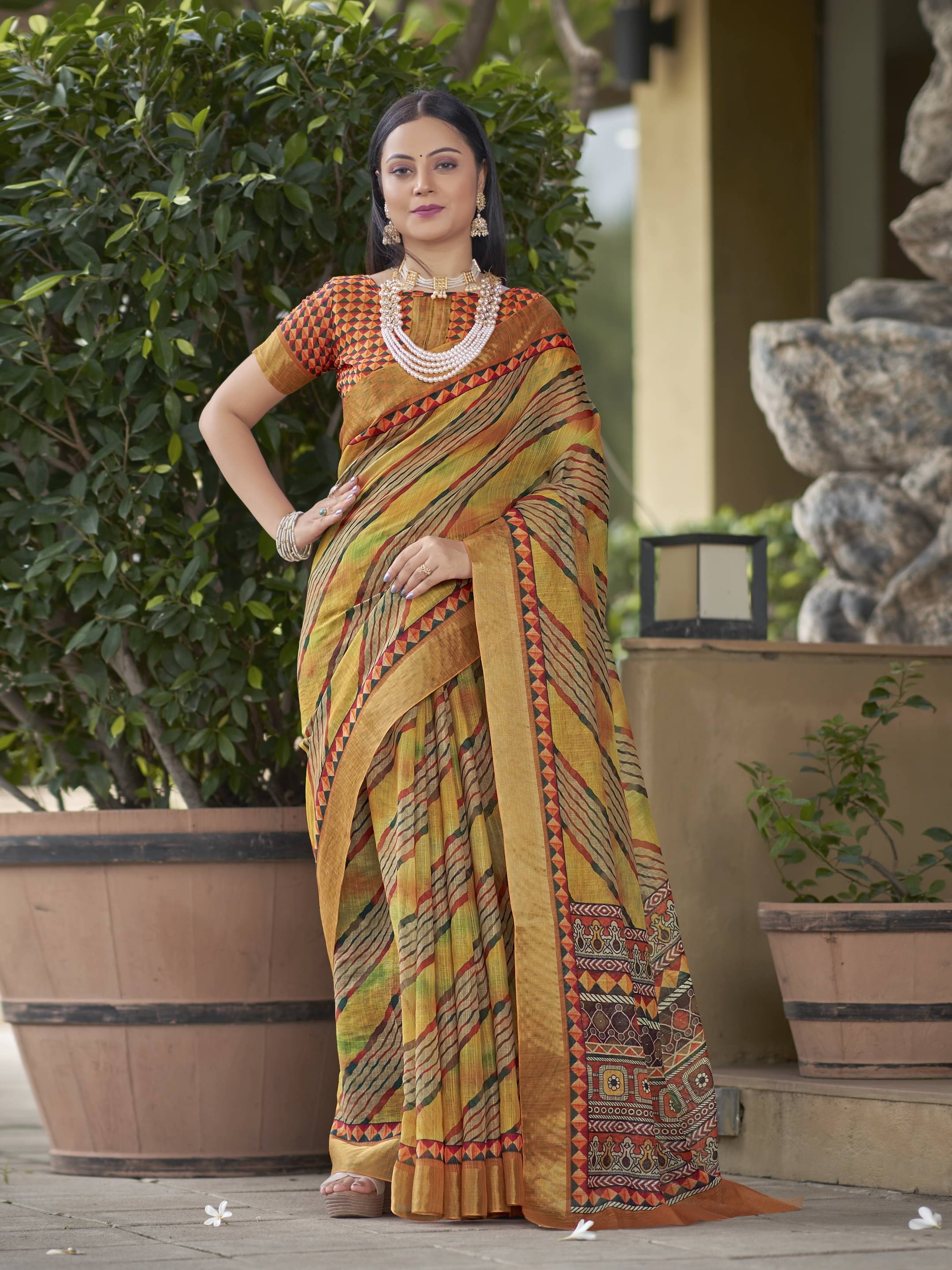     			Sariya Chanderi Striped Saree With Unstitched Blouse Piece ( Yellow )