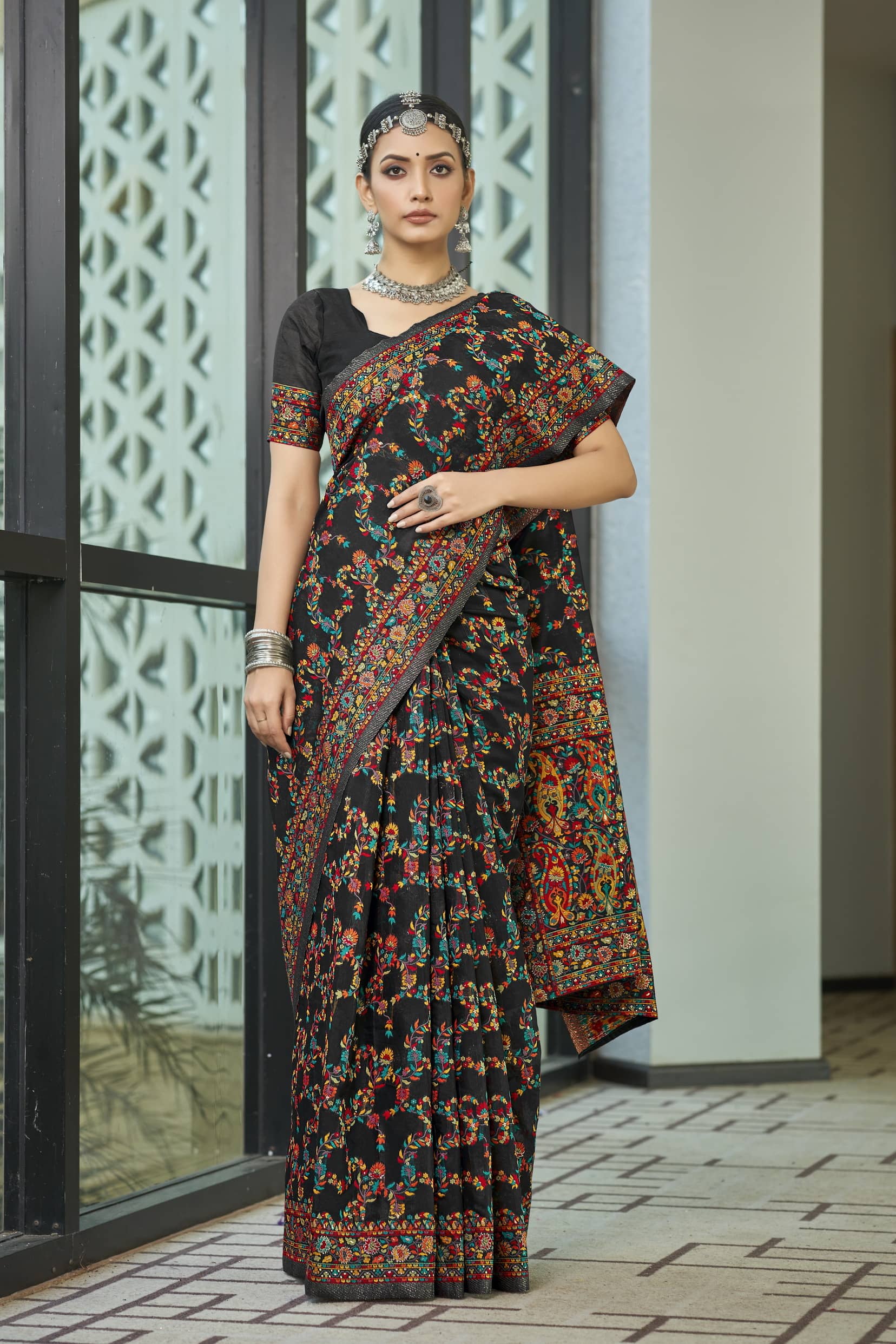 Sariya Jacquard Printed Saree With Unstitched Blouse Piece ( Black ) - Sarees | Buy online on ZillyBuy