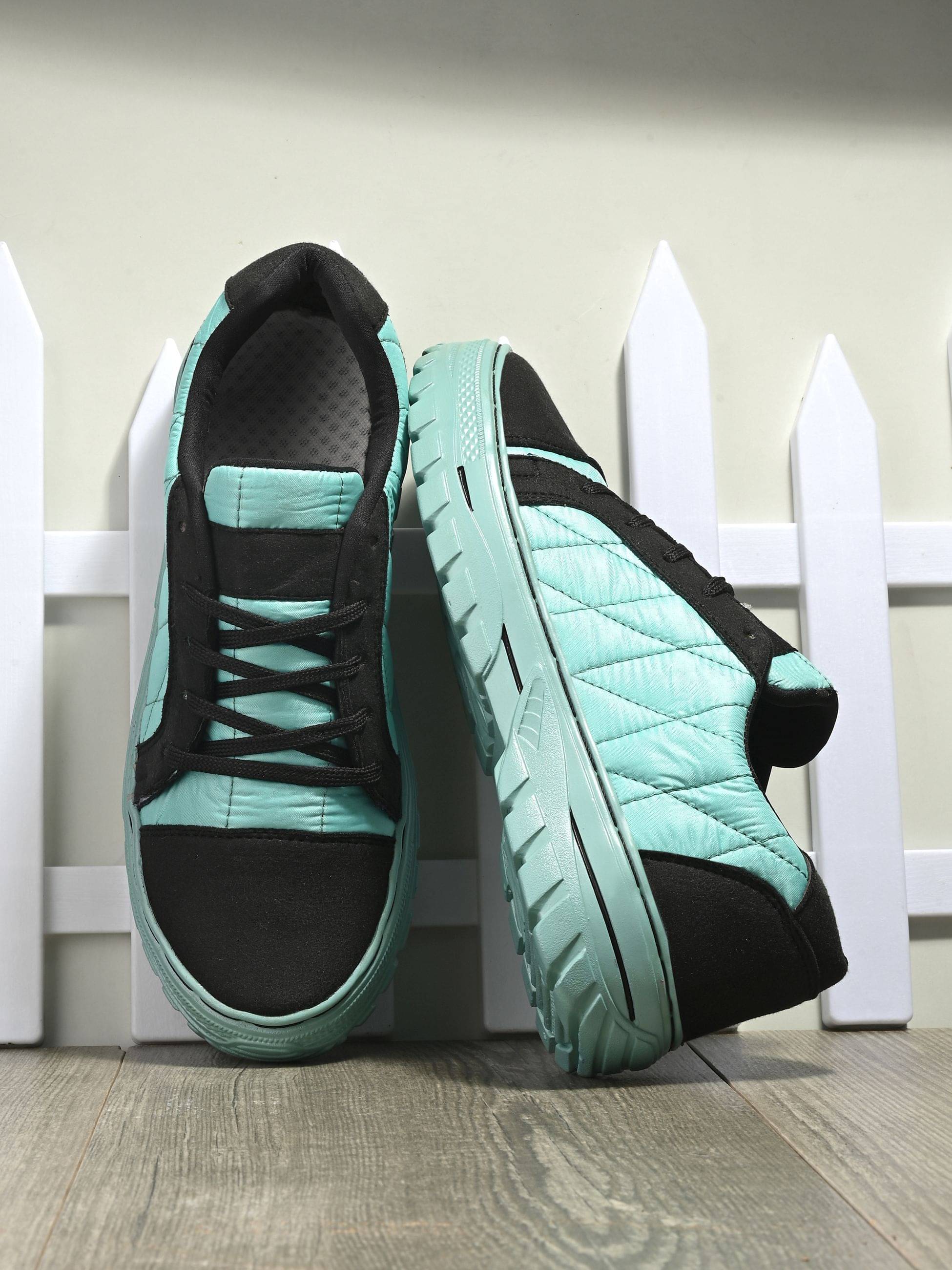     			Bucik Green Men's Outdoor Shoes