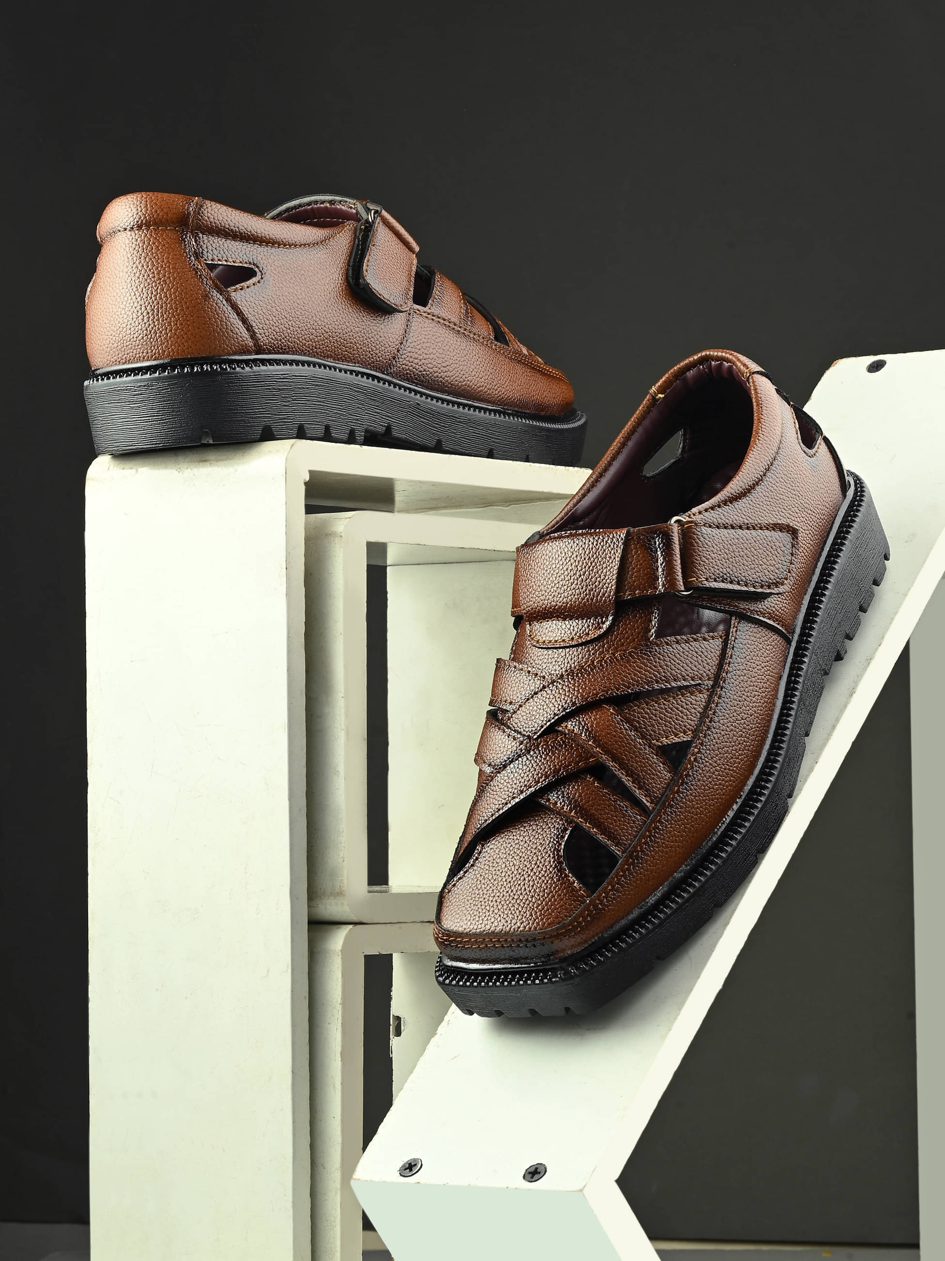     			Bucik - Tan Men's Sandals