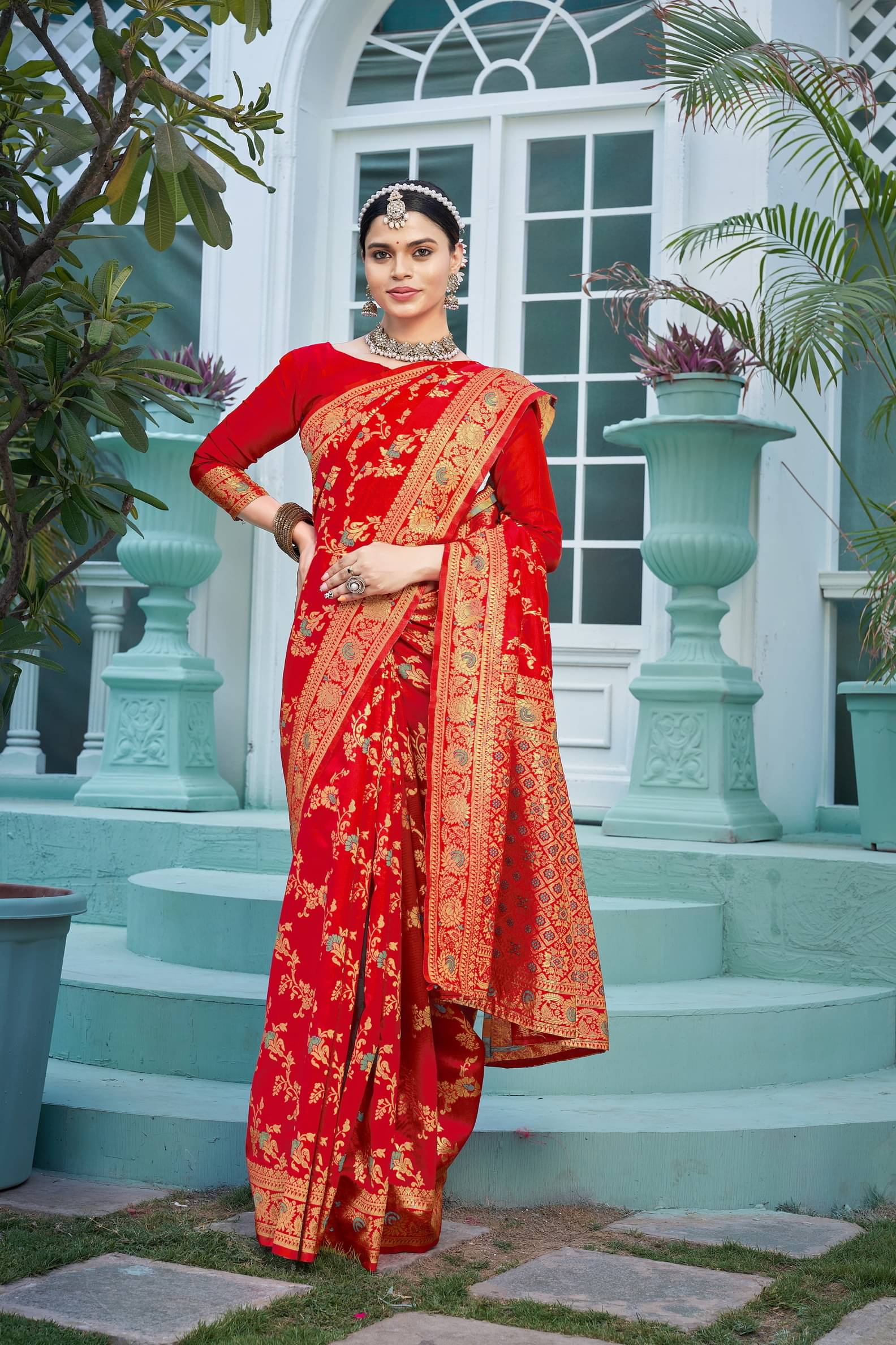 Sariya Jacquard Woven Saree With Unstitched Blouse Piece ( Red ) Sariya Jacquard Woven Saree With Unstitched Blouse Piece ( Red )