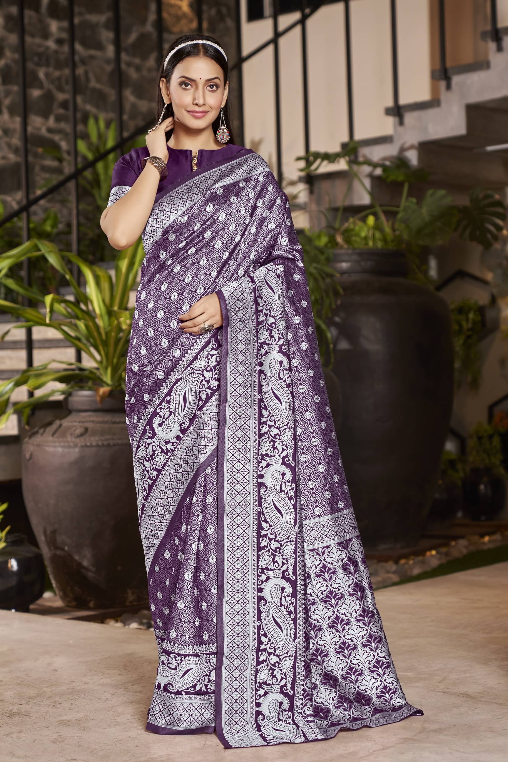 Sariya Jacquard Woven Saree With Unstitched Blouse Piece ( Purple ) Sariya Jacquard Woven Saree With Unstitched Blouse Piece ( Purple )