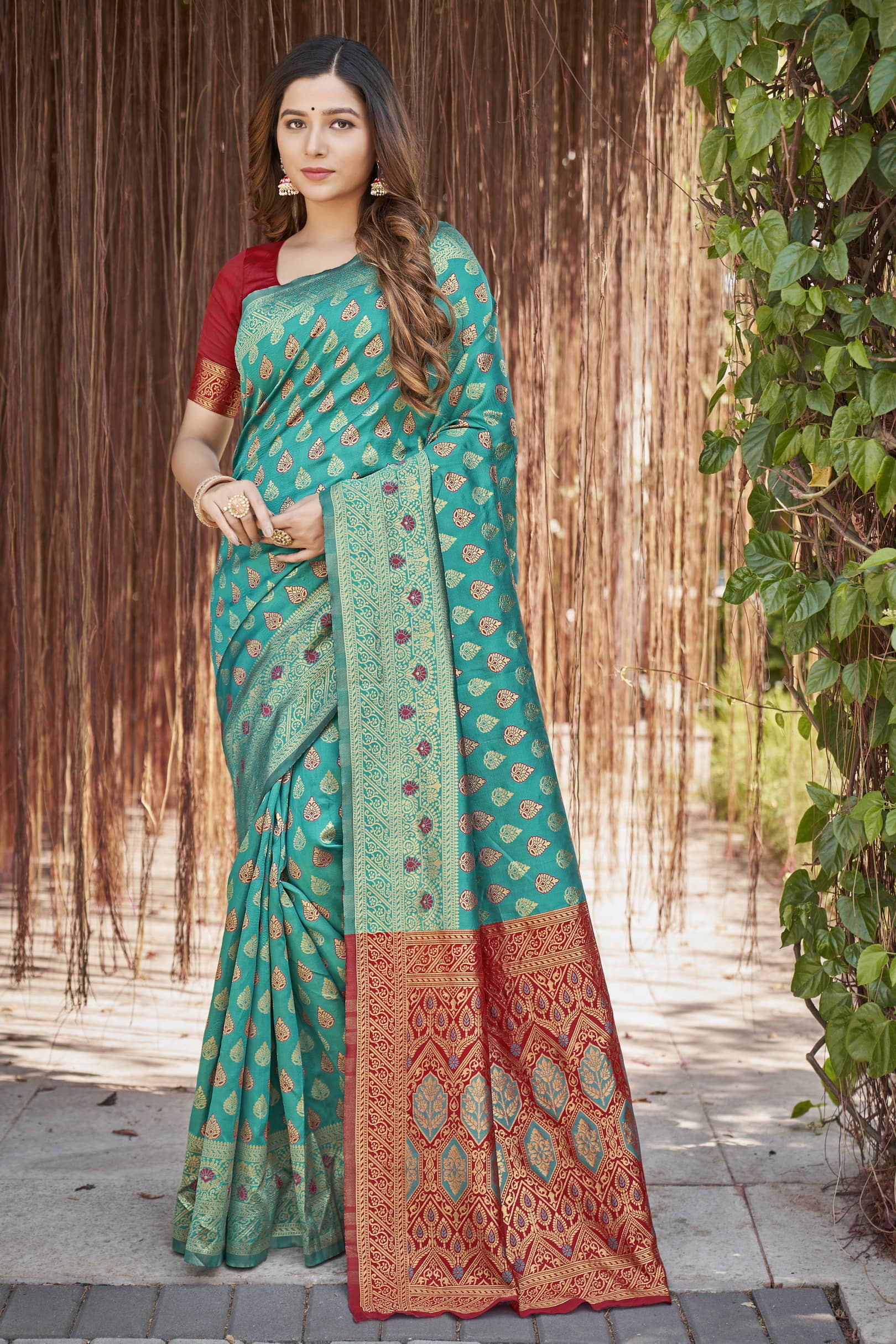 Sariya Jacquard Woven Saree With Unstitched Blouse Piece ( Rama ) - Sarees | Buy online on ZillyBuy