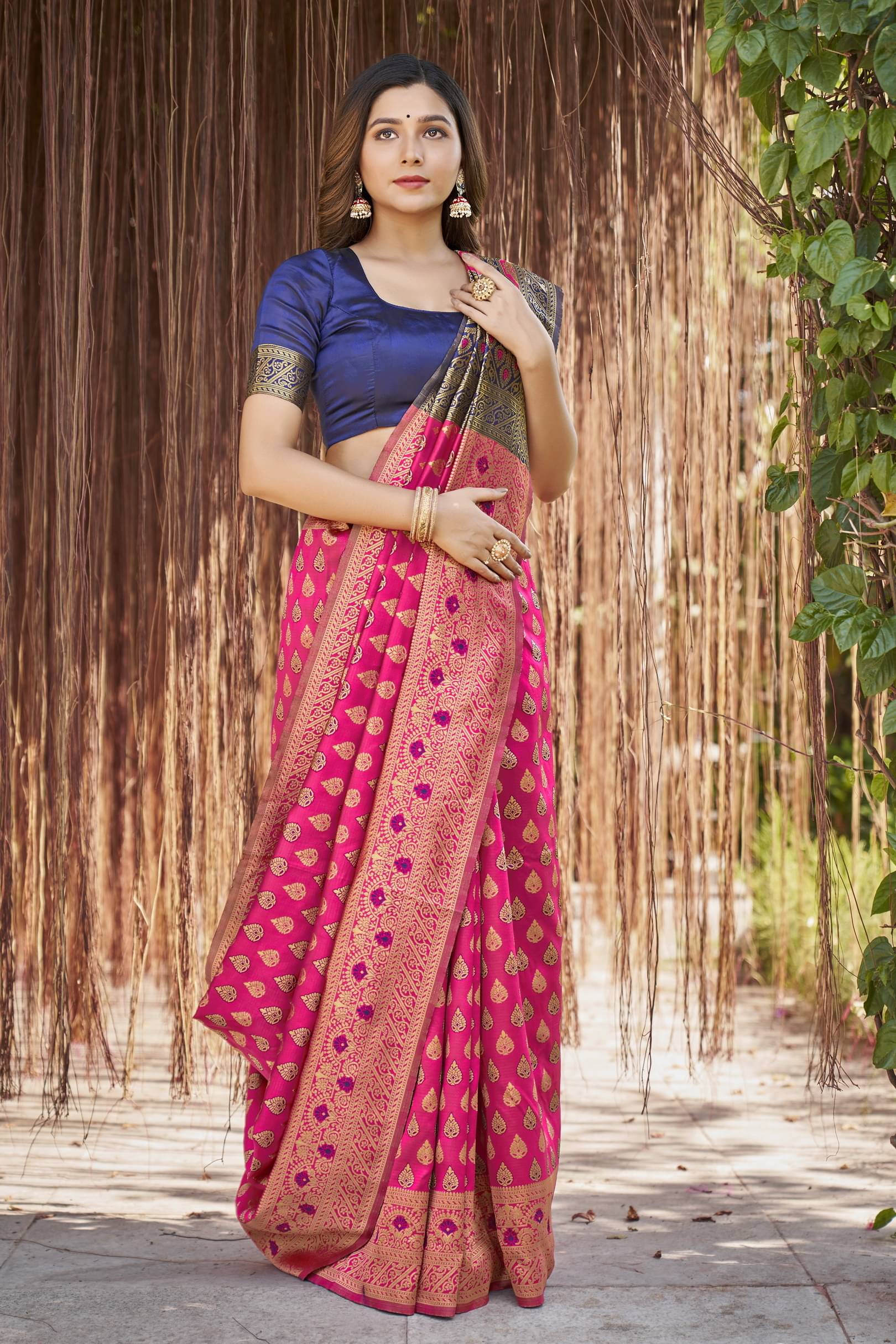 Sariya Jacquard Woven Saree With Unstitched Blouse Piece ( Rani )     			Sariya Jacquard Woven Saree With Unstitched Blouse Piece ( Rani )