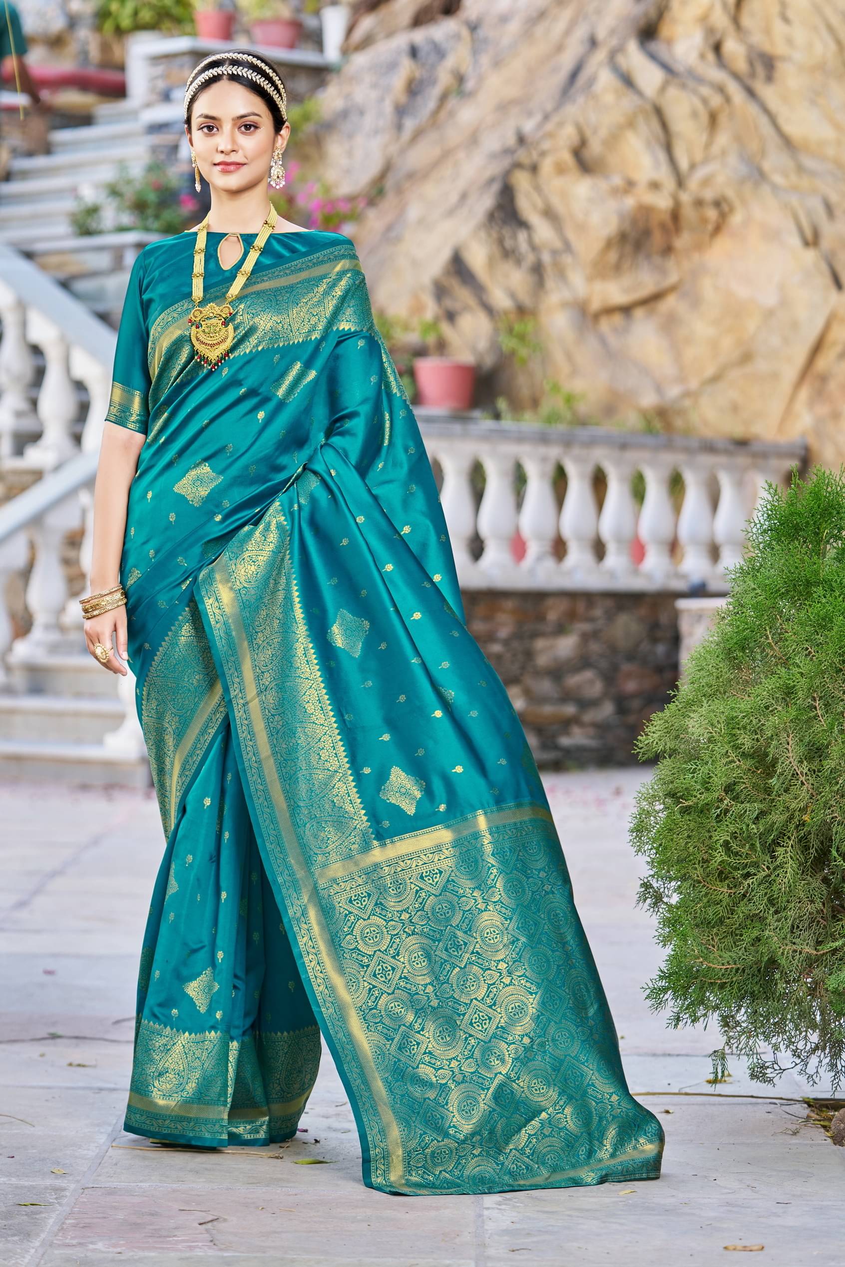 Sariya Jacquard Woven Saree With Unstitched Blouse Piece ( Blue ) Sariya Jacquard Woven Saree With Unstitched Blouse Piece ( Blue )