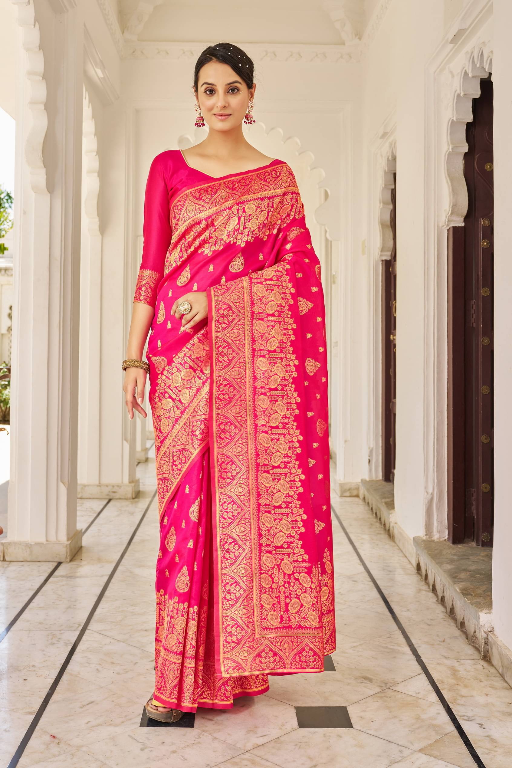 Sariya Jacquard Woven Saree With Unstitched Blouse Piece ( Pink ) Sariya Jacquard Woven Saree With Unstitched Blouse Piece ( Pink )