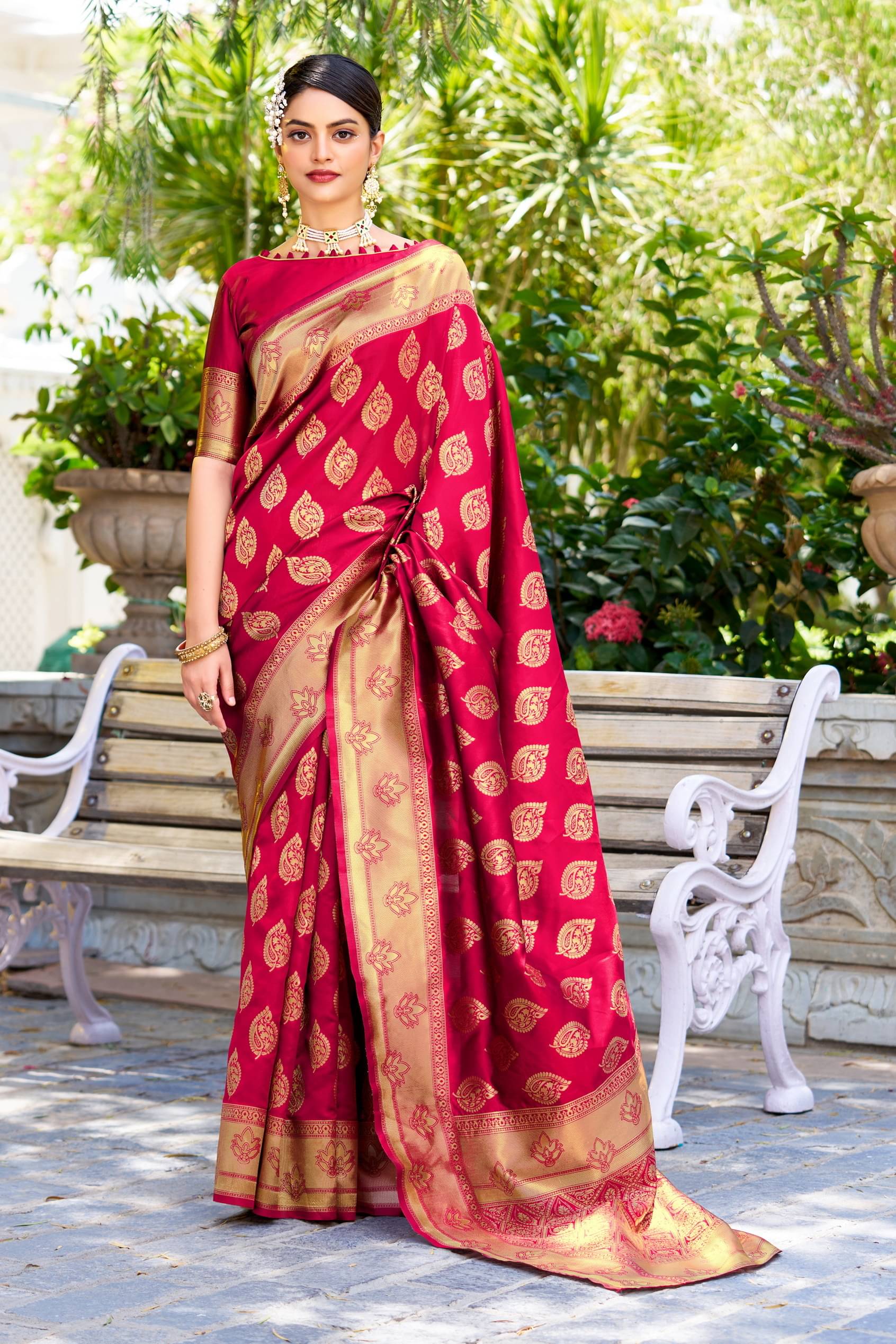 Sariya Jacquard Woven Saree With Unstitched Blouse Piece ( Pink ) Sariya Jacquard Woven Saree With Unstitched Blouse Piece ( Pink )