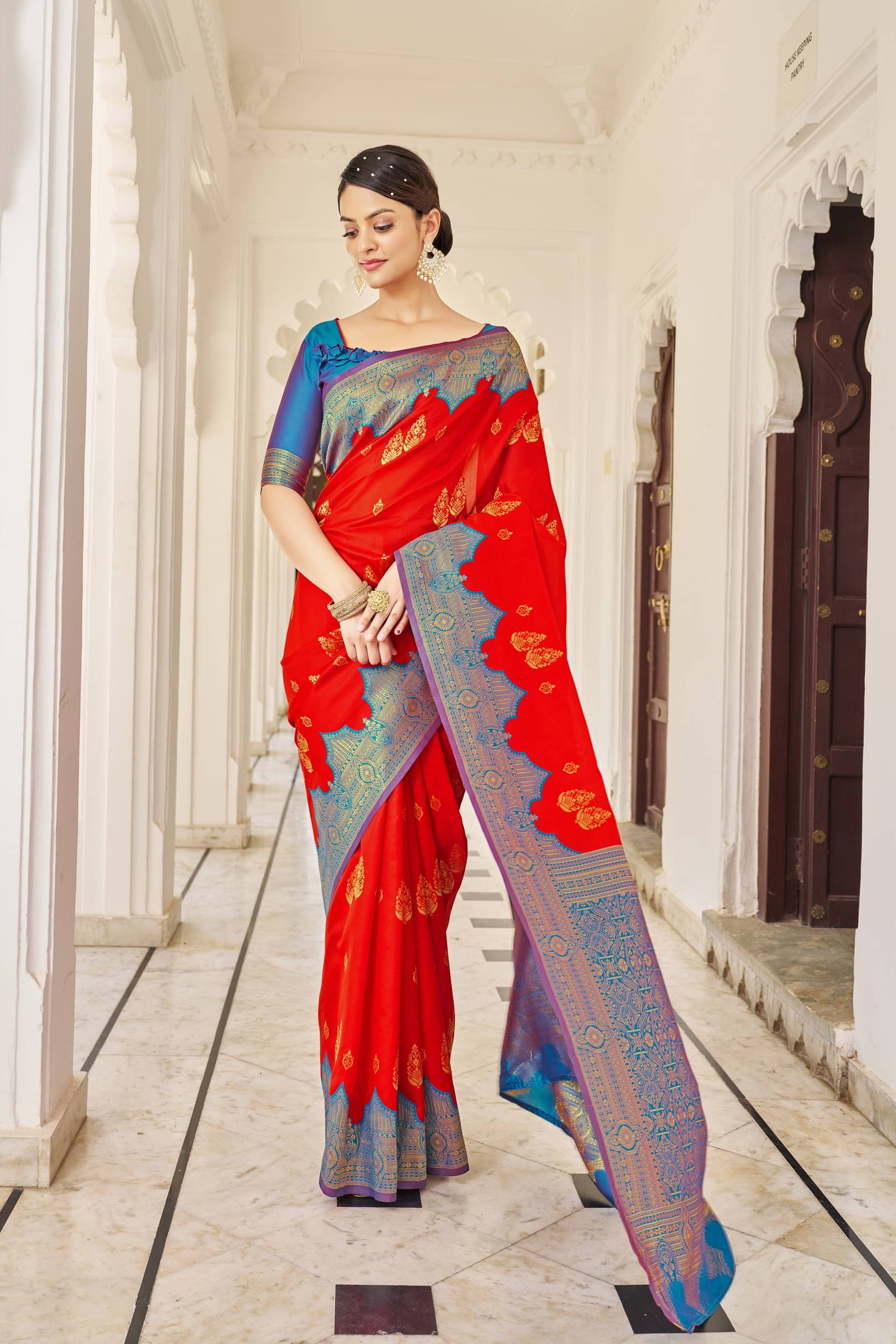     			Sariya Jacquard Woven Saree With Unstitched Blouse Piece ( Red )