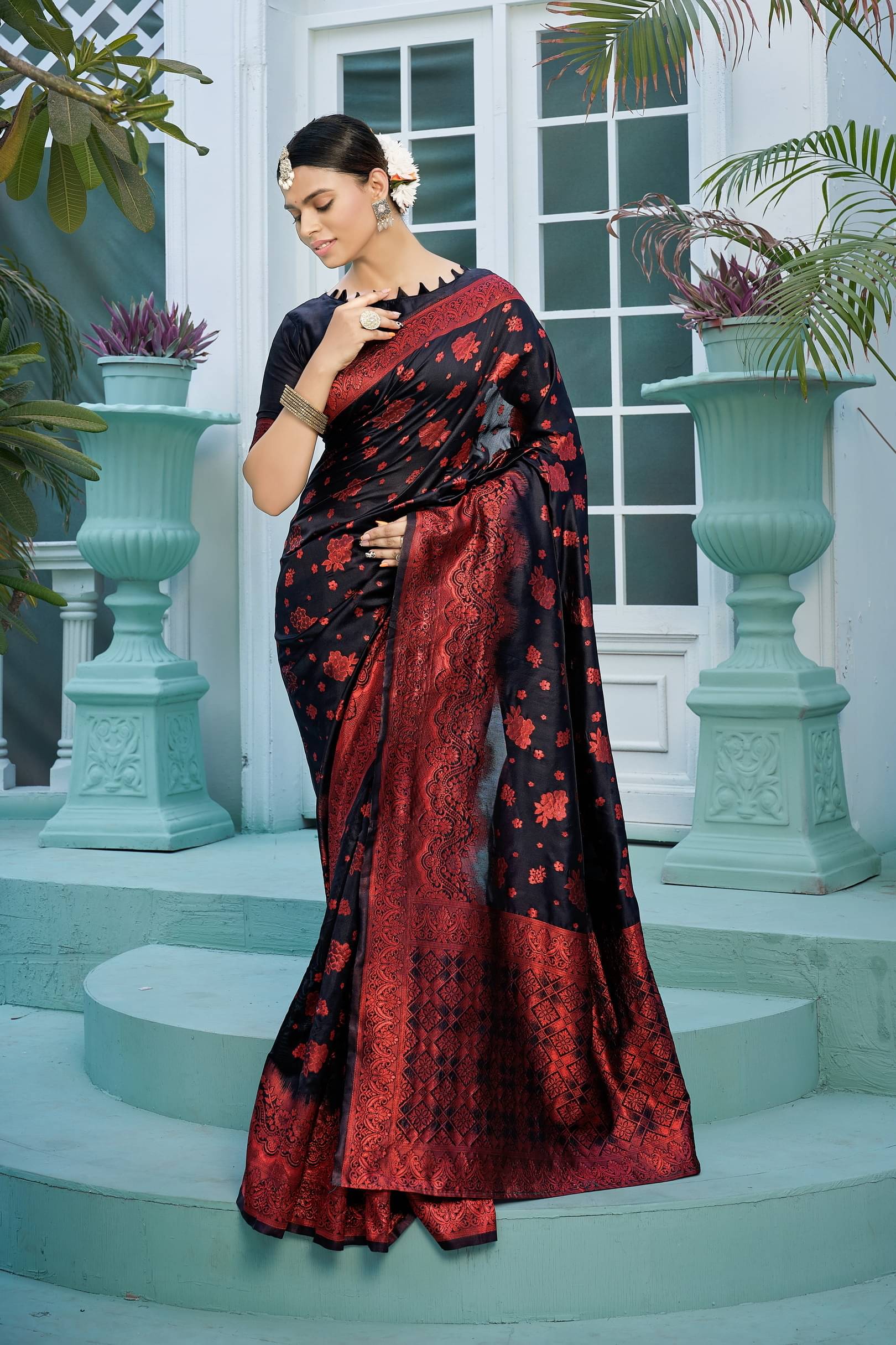     			Sariya Jacquard Woven Saree With Unstitched Blouse Piece ( Black )