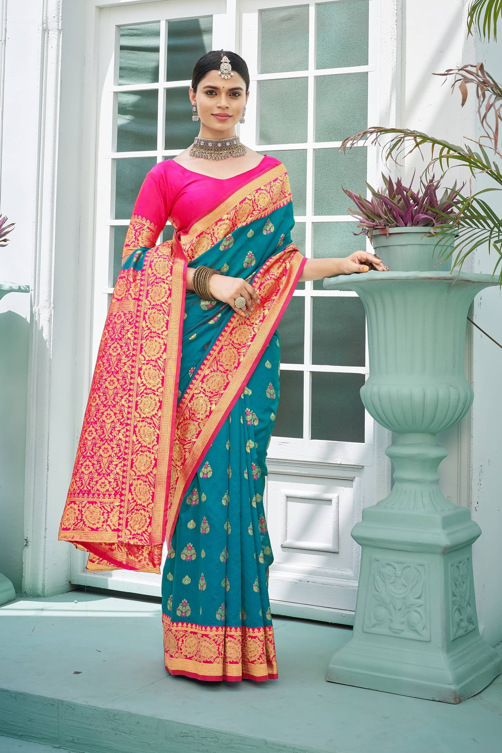 Sariya Jacquard Woven Saree With Unstitched Blouse Piece ( Blue ) Sariya Jacquard Woven Saree With Unstitched Blouse Piece ( Blue )